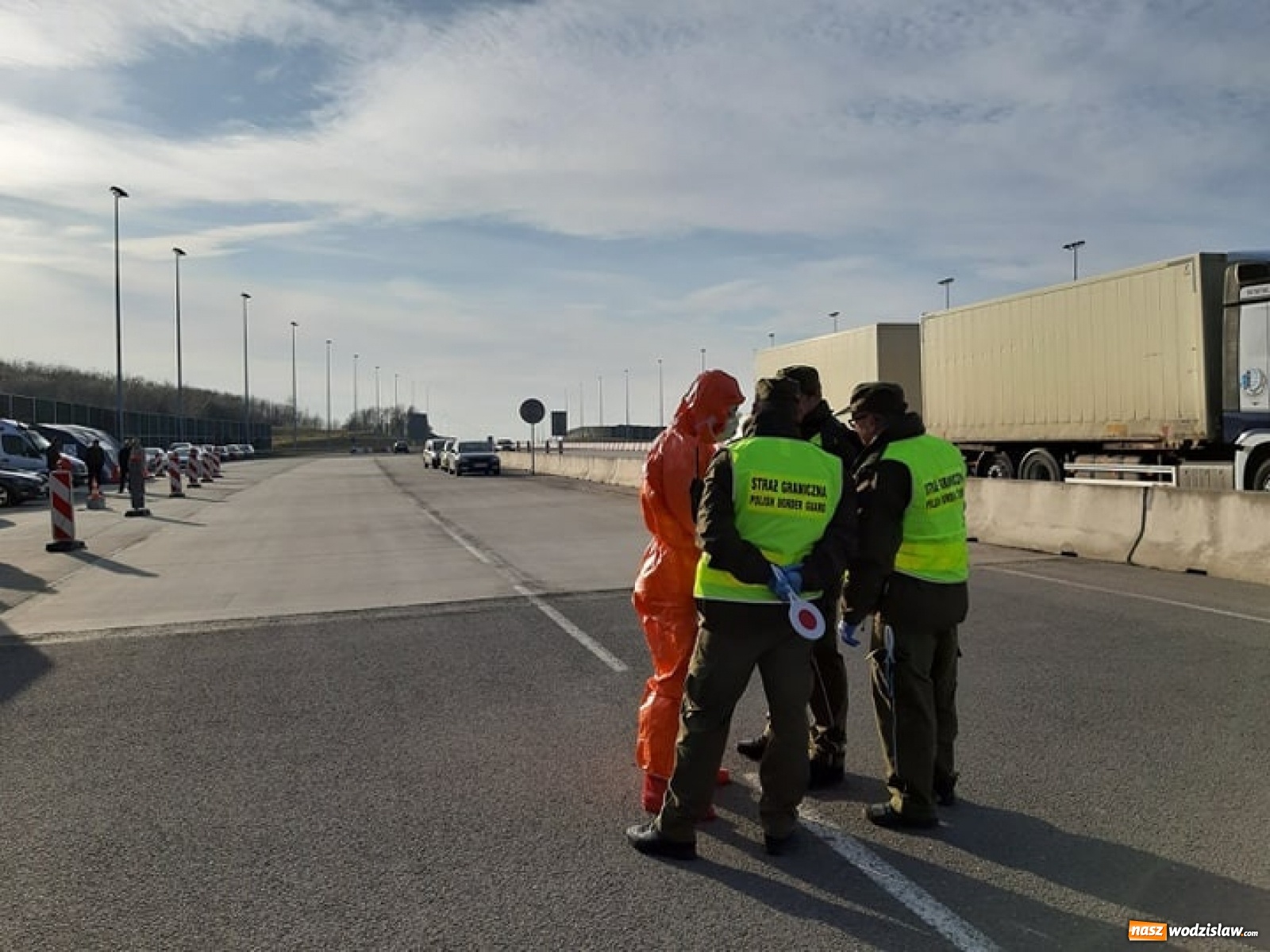 Zdjęcie w galerii na portalu naszwodzislaw.com: Uruchomiono kontrole na przejściach granicznych wiadomości z regionu