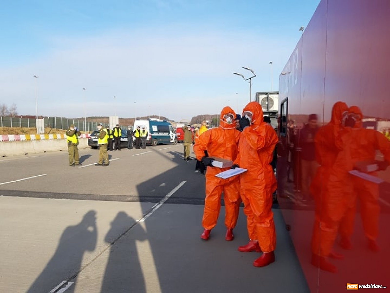 Zdjęcie w galerii na portalu naszwodzislaw.com: Uruchomiono kontrole na przejściach granicznych wiadomości z regionu