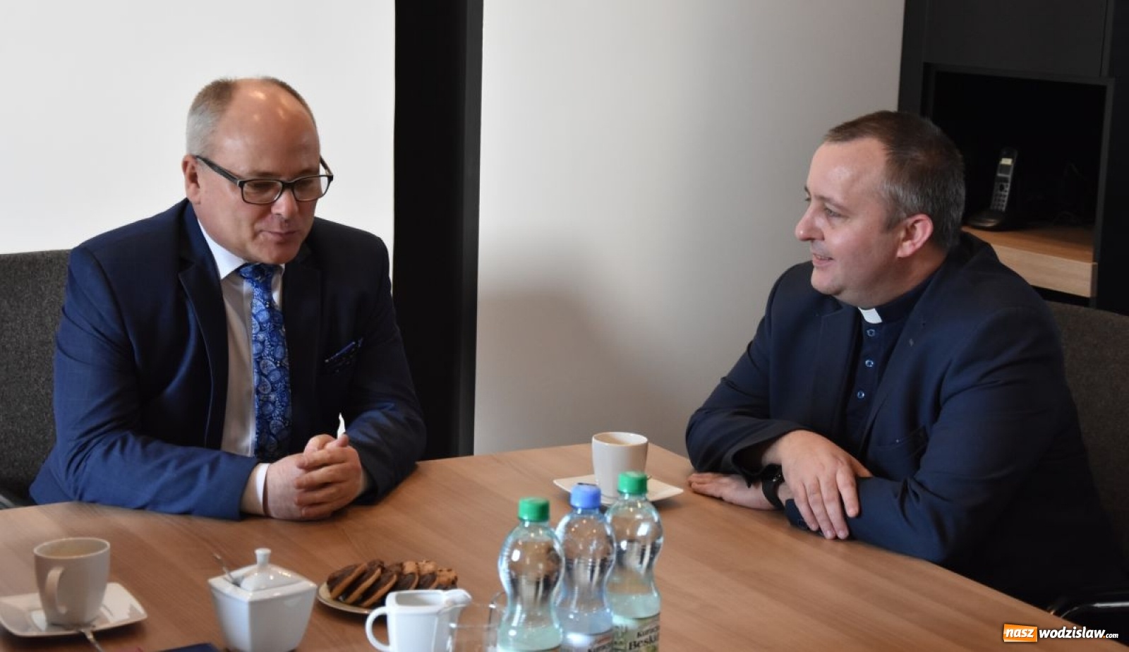 Zdjęcie w galerii na portalu naszwodzislaw.com: Z dyrektorem Caritas o nowych możliwościach współpracy wiadomości z regionu