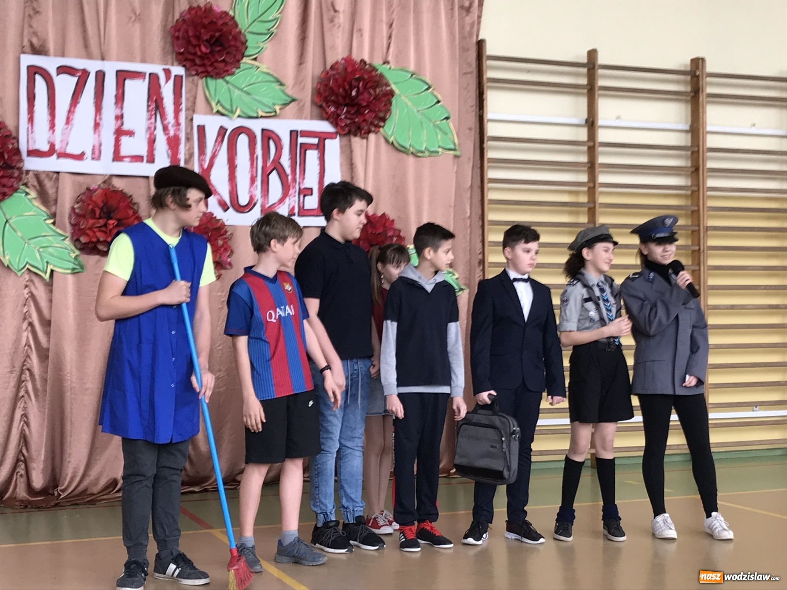 Zdjęcie w galerii na portalu naszwodzislaw.com: Uczniowie SP 16 świętowali Dzień Kobiet wiadomości z regionu