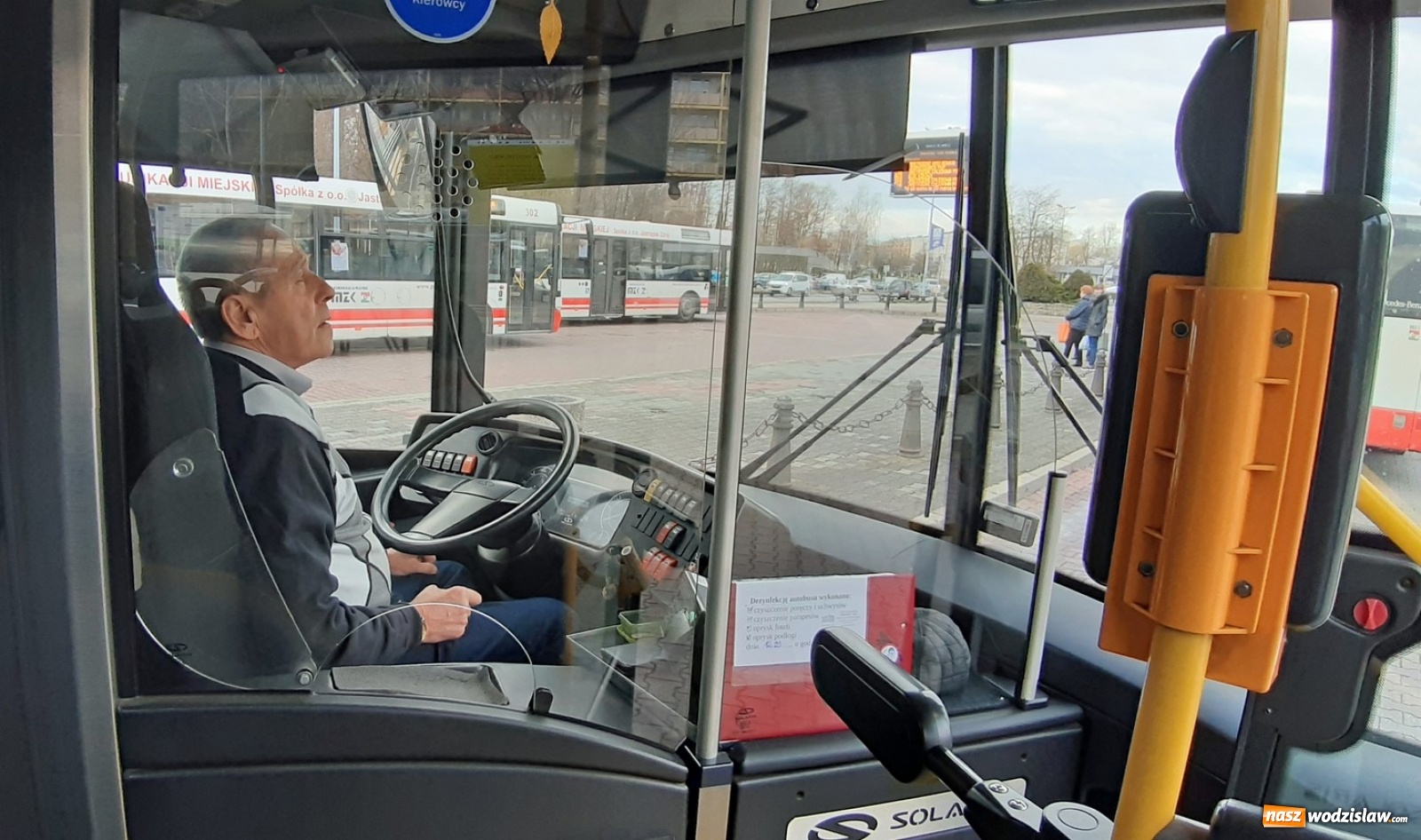 Zdjęcie w galerii na portalu naszwodzislaw.com: MZK wprowadza ograniczenia w autobusach komunikacji miejskiej wiadomości z regionu