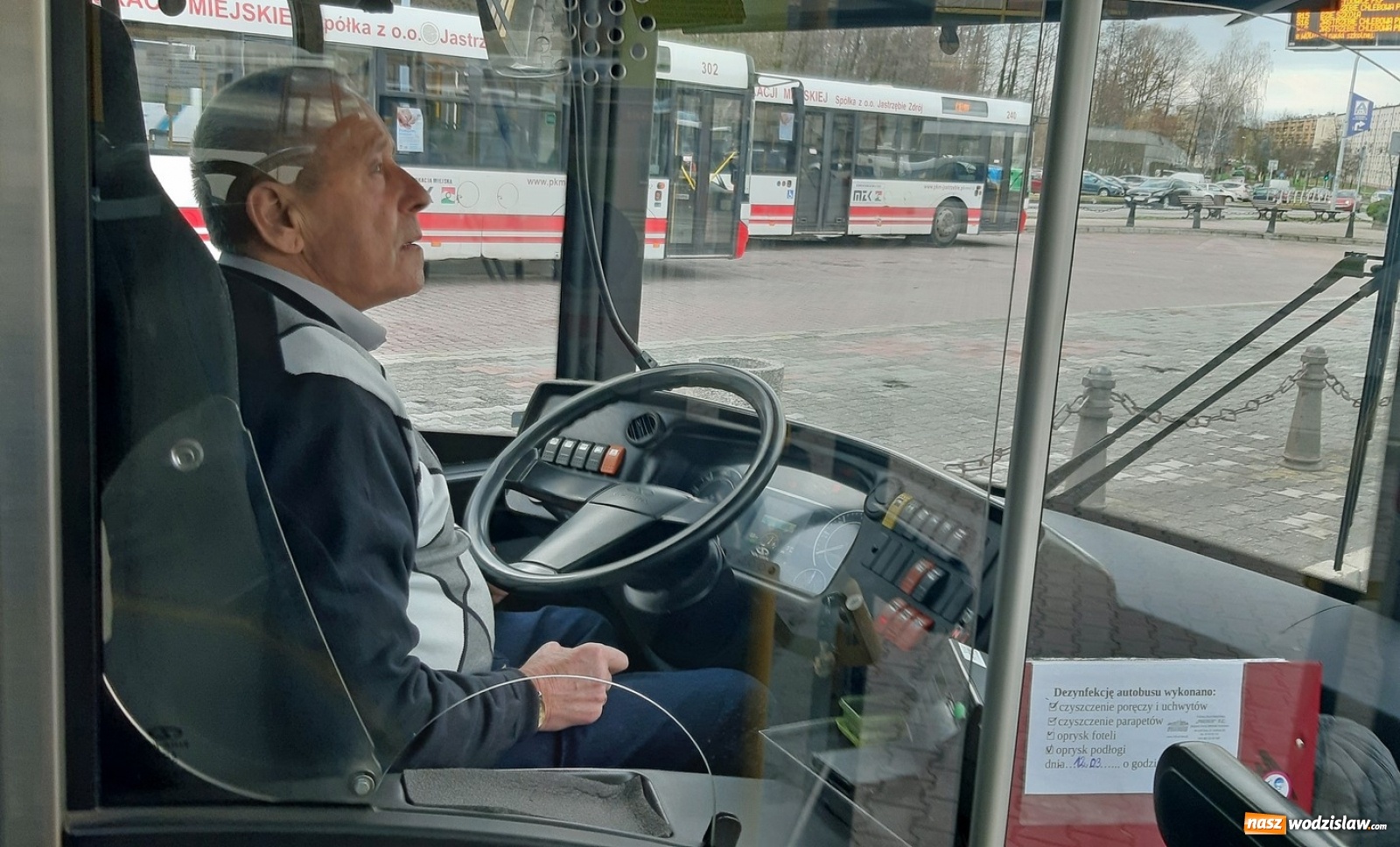 Zdjęcie w galerii na portalu naszwodzislaw.com: MZK wprowadza ograniczenia w autobusach komunikacji miejskiej wiadomości z regionu