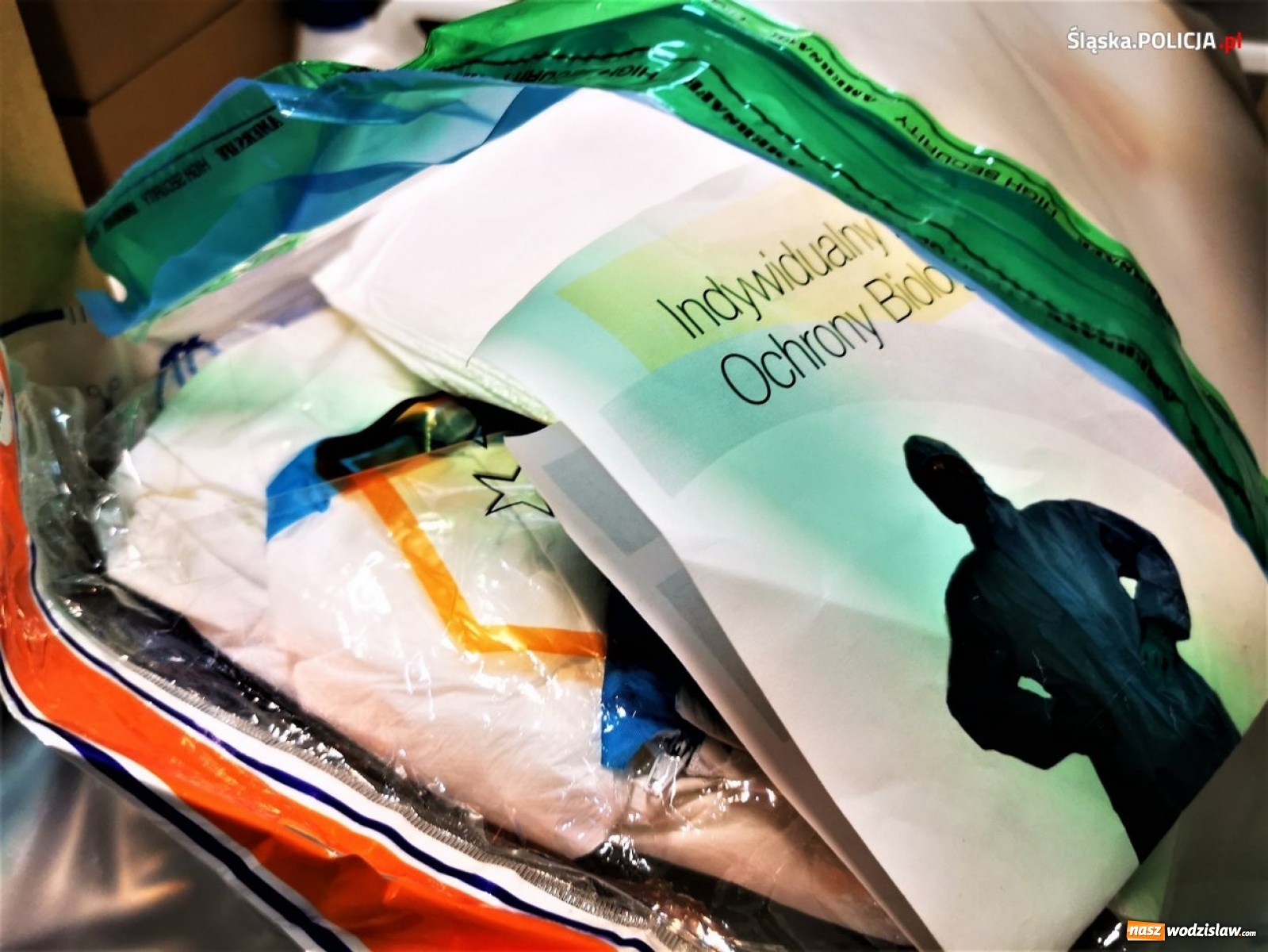 Zdjęcie w galerii na portalu naszwodzislaw.com: Środki ochrony sanitarnej na bieżąco trafiają do policjantów wiadomości z regionu