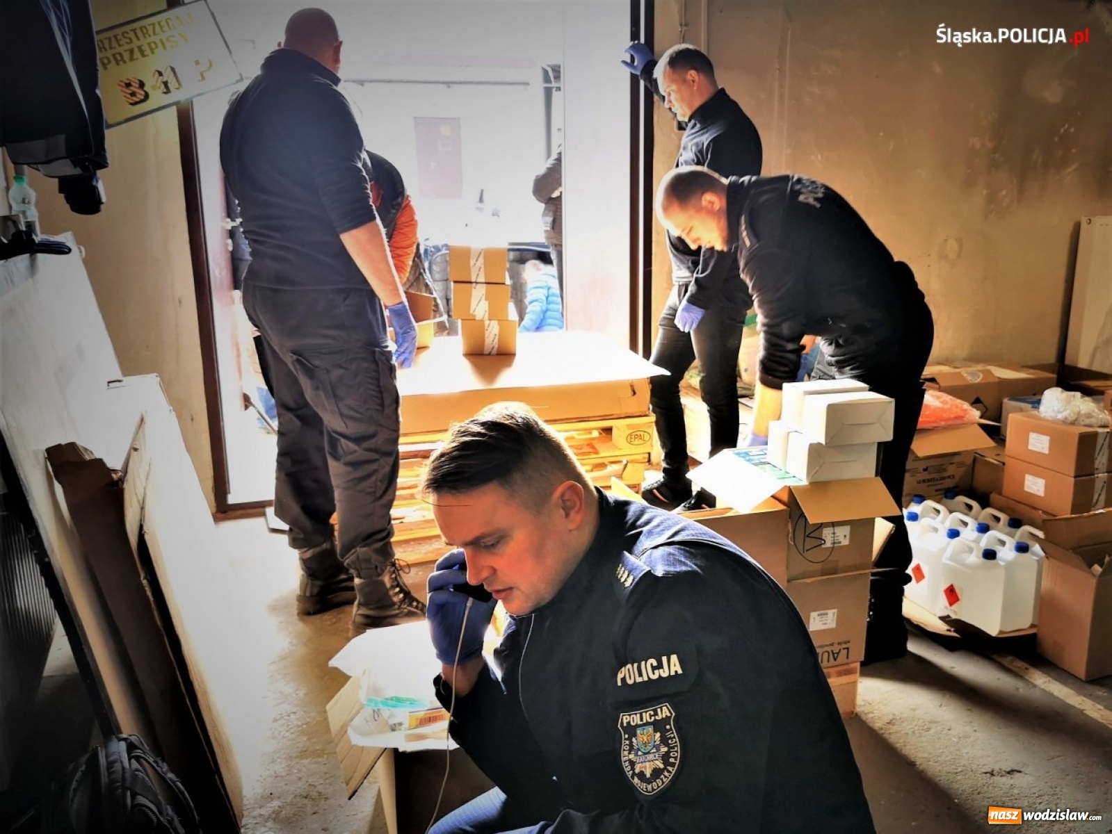 Zdjęcie w galerii na portalu naszwodzislaw.com: Środki ochrony sanitarnej na bieżąco trafiają do policjantów wiadomości z regionu