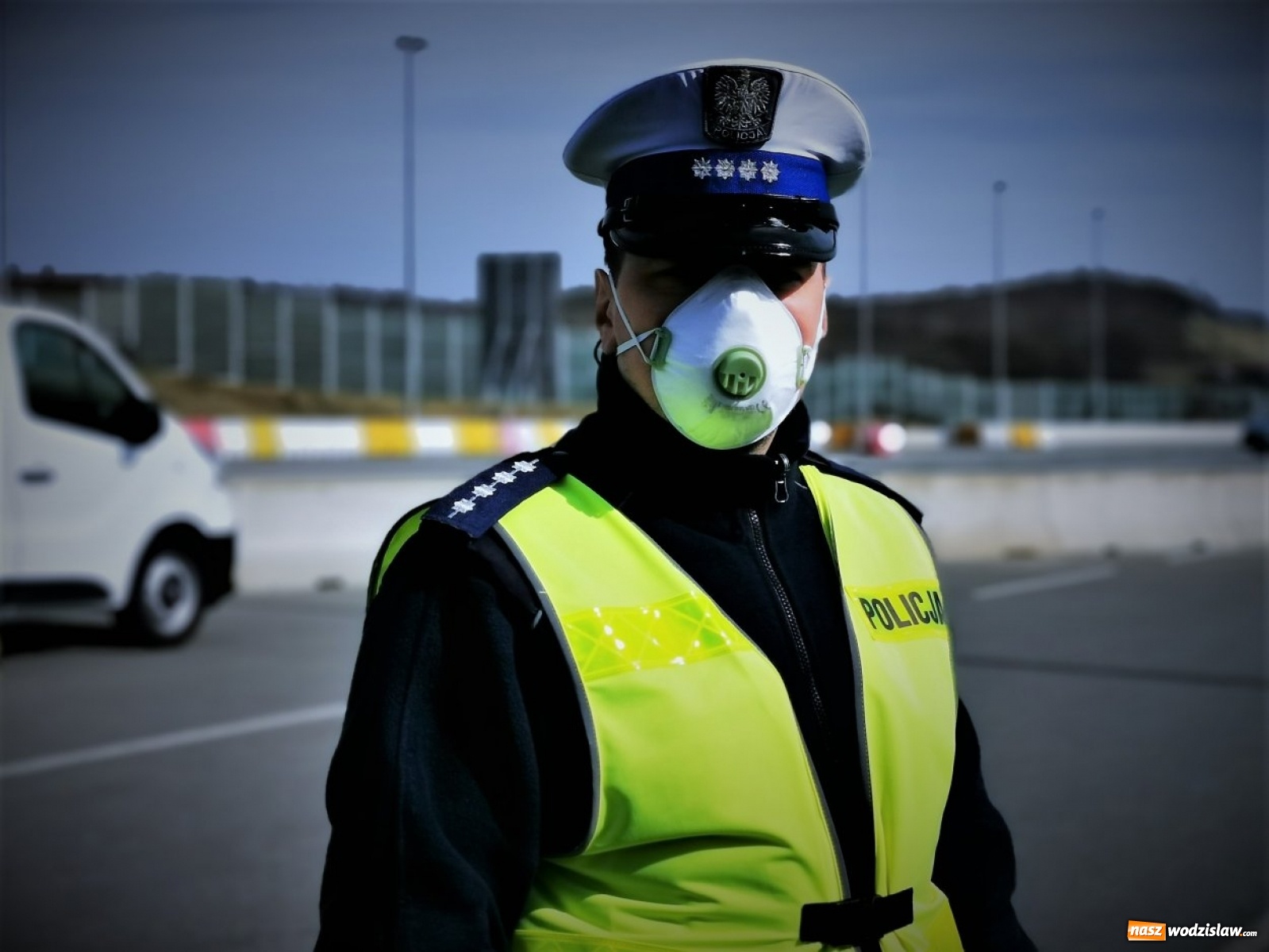 Zdjęcie w galerii na portalu naszwodzislaw.com: Środki ochrony sanitarnej na bieżąco trafiają do policjantów wiadomości z regionu
