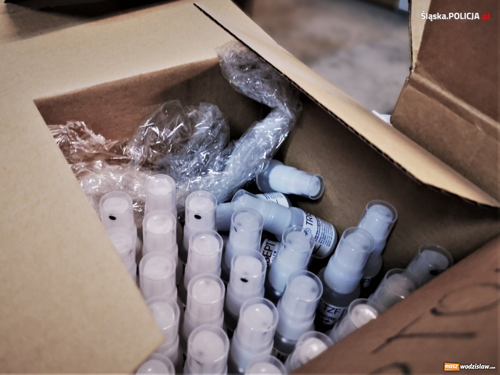 Zdjęcie w galerii na portalu naszwodzislaw.com: Środki ochrony sanitarnej na bieżąco trafiają do policjantów wiadomości z regionu