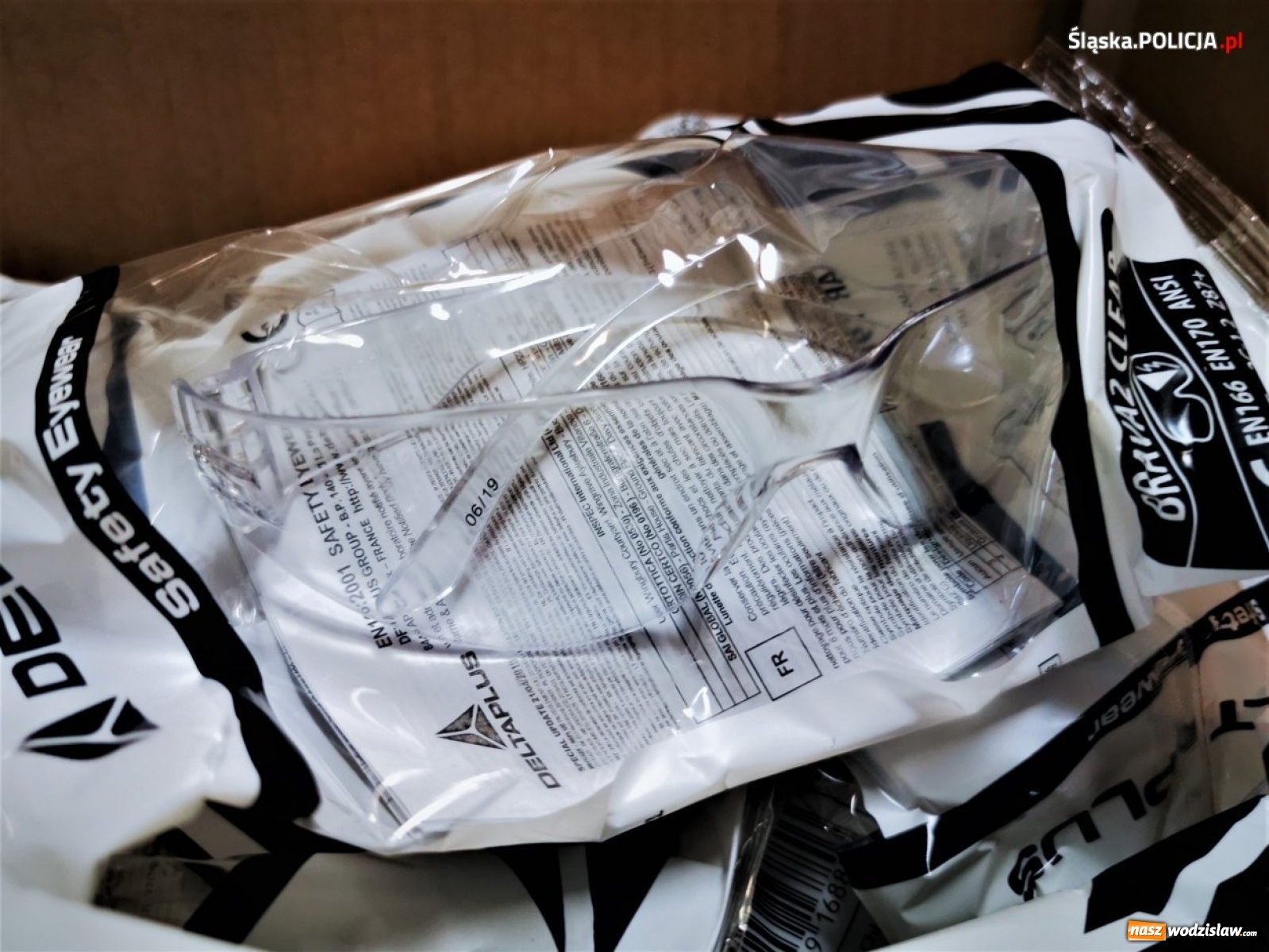 Zdjęcie w galerii na portalu naszwodzislaw.com: Środki ochrony sanitarnej na bieżąco trafiają do policjantów wiadomości z regionu