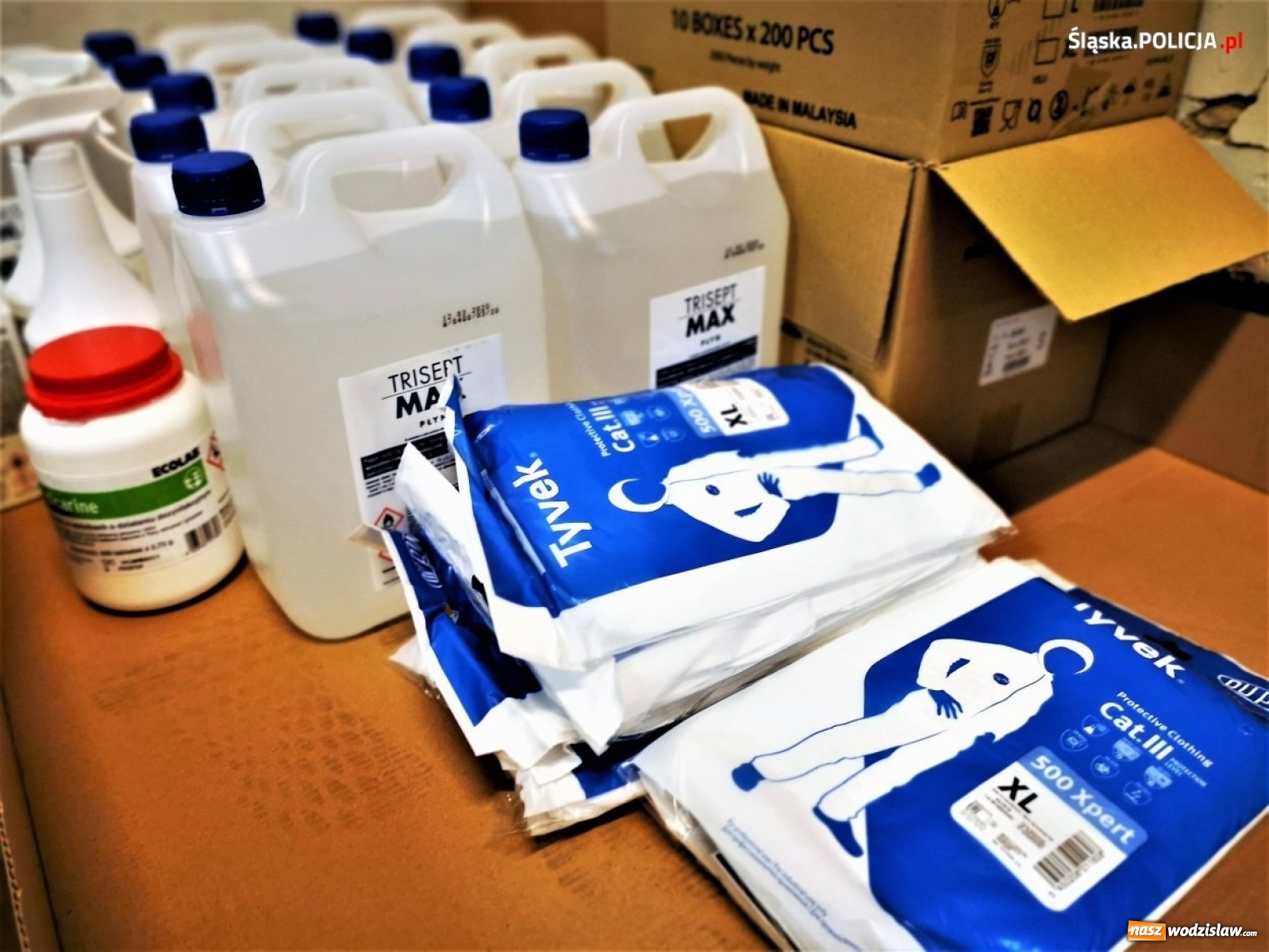 Zdjęcie w galerii na portalu naszwodzislaw.com: Środki ochrony sanitarnej na bieżąco trafiają do policjantów wiadomości z regionu