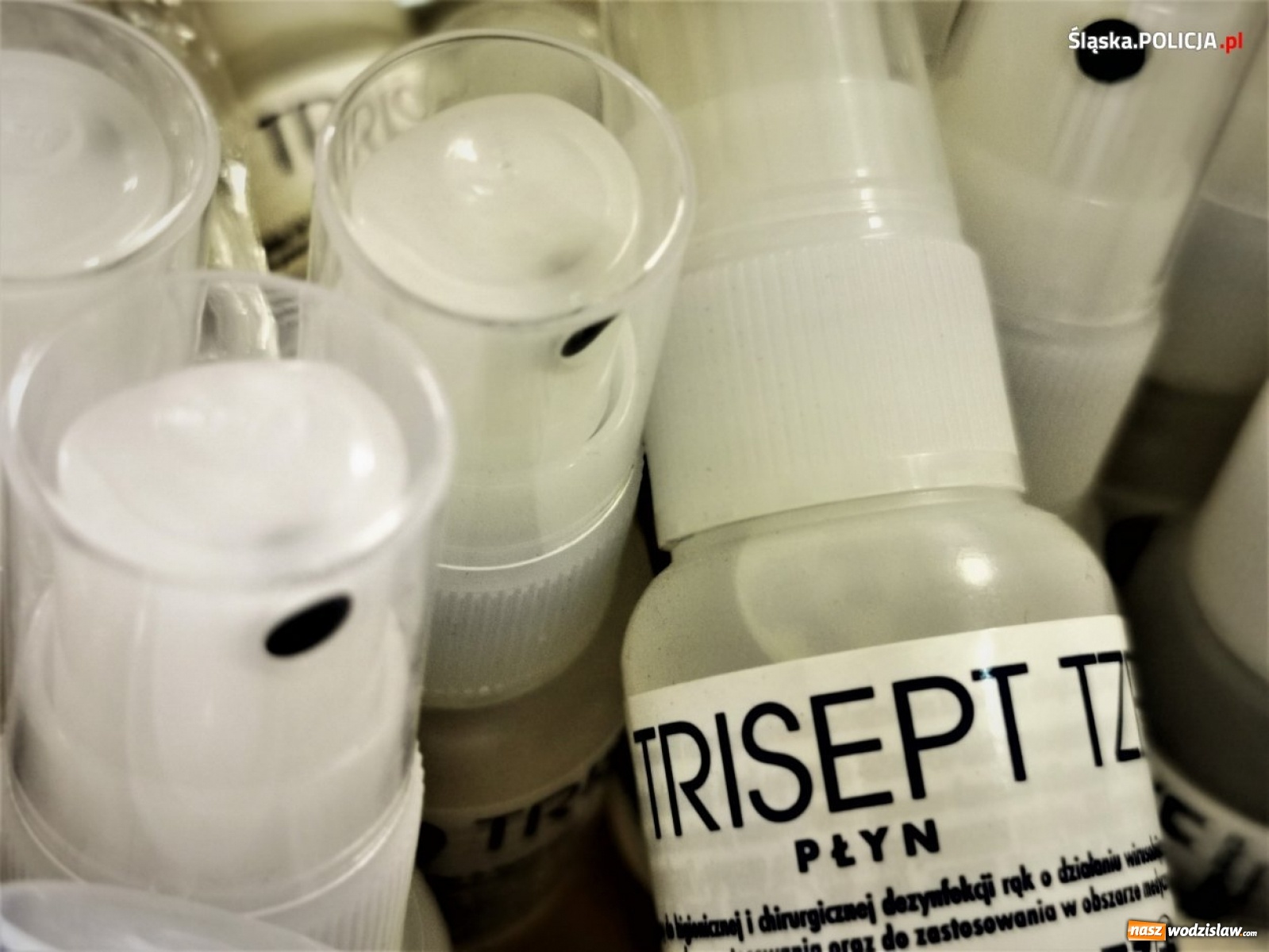 Zdjęcie w galerii na portalu naszwodzislaw.com: Środki ochrony sanitarnej na bieżąco trafiają do policjantów wiadomości z regionu
