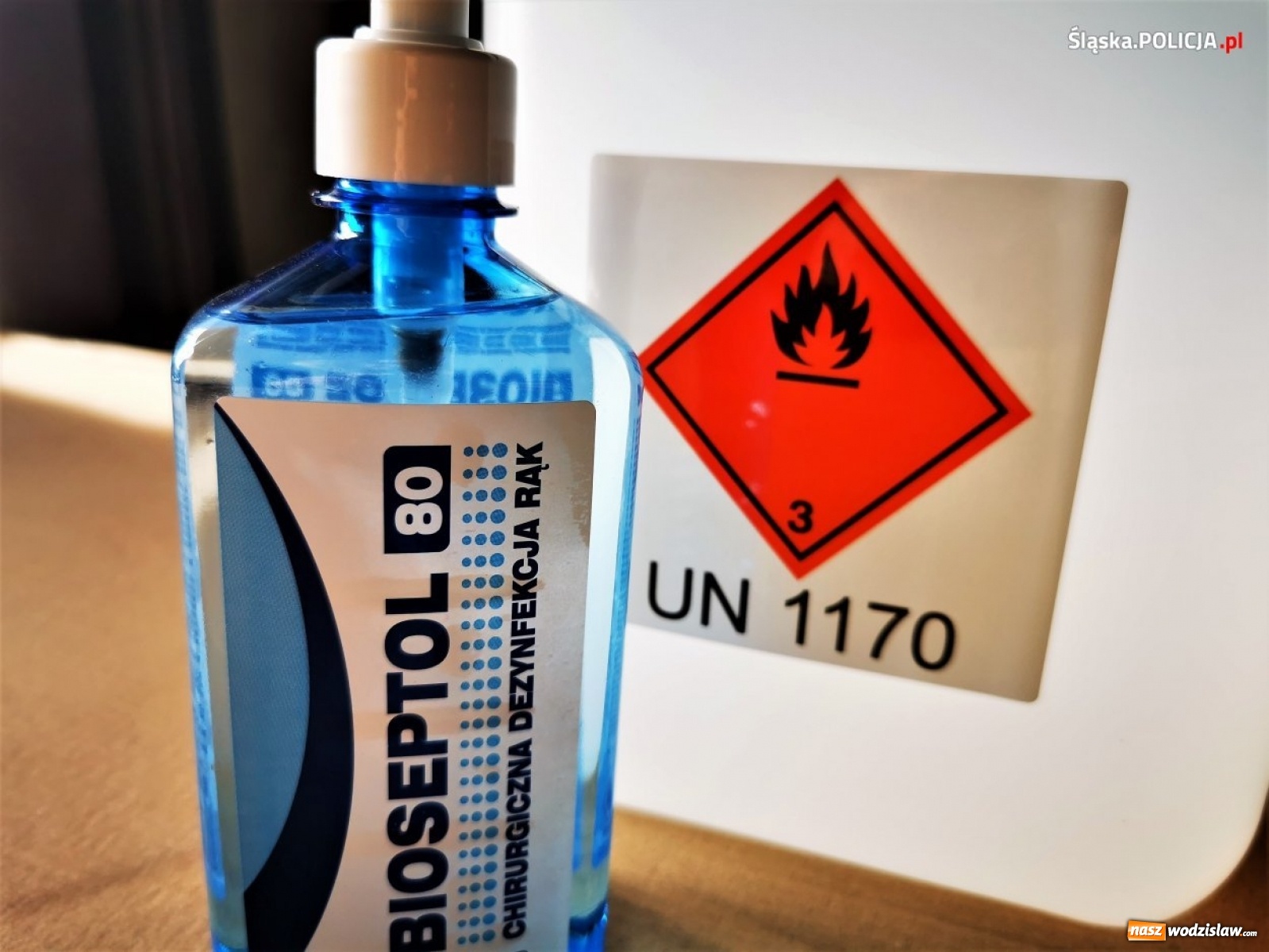 Zdjęcie w galerii na portalu naszwodzislaw.com: Środki ochrony sanitarnej na bieżąco trafiają do policjantów wiadomości z regionu