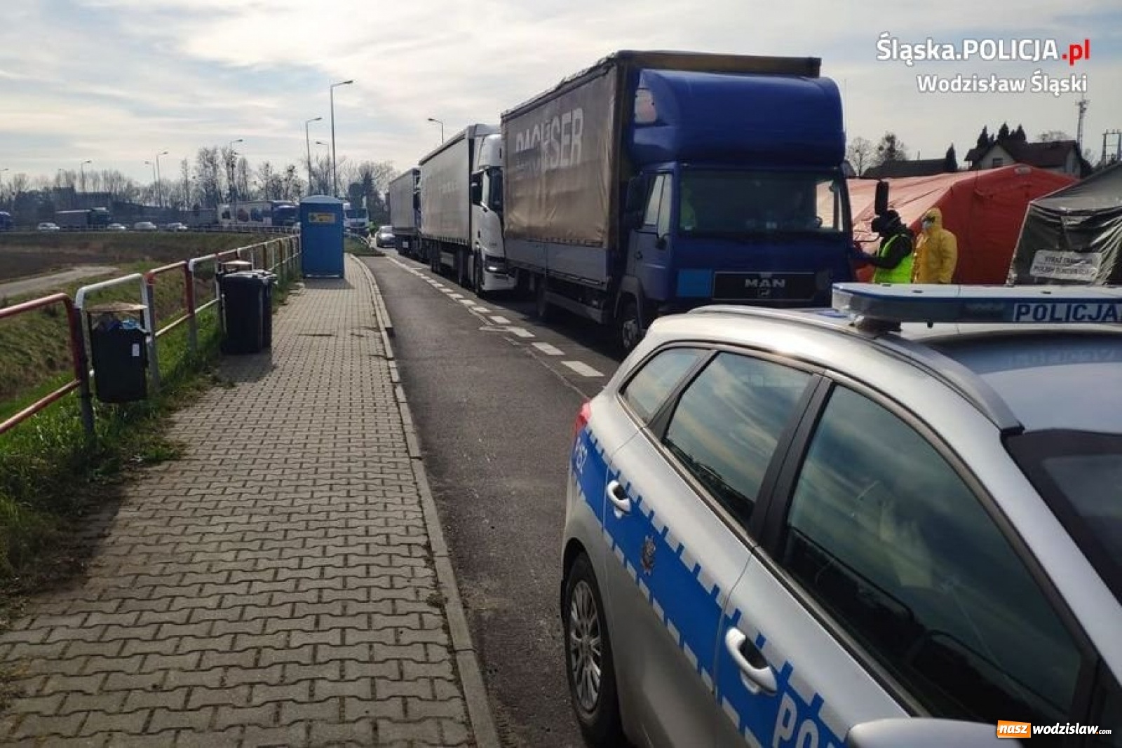 Zdjęcie w galerii na portalu naszwodzislaw.com: Wodzisławscy policjanci pomagają zadbać o bezpieczeństwo na przejściach granicznych wiadomości z regionu