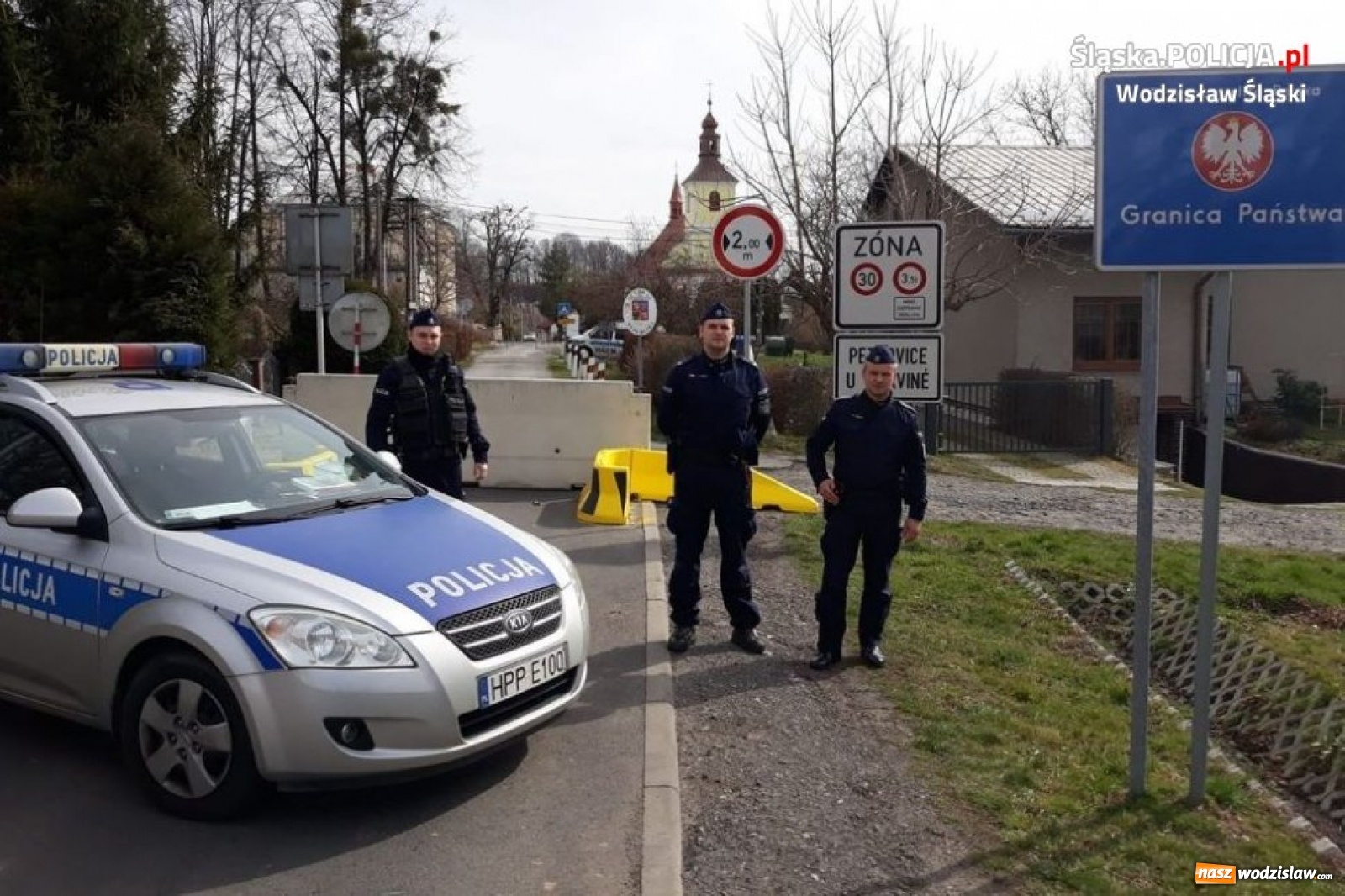 Zdjęcie w galerii na portalu naszwodzislaw.com: Wodzisławscy policjanci pomagają zadbać o bezpieczeństwo na przejściach granicznych wiadomości z regionu