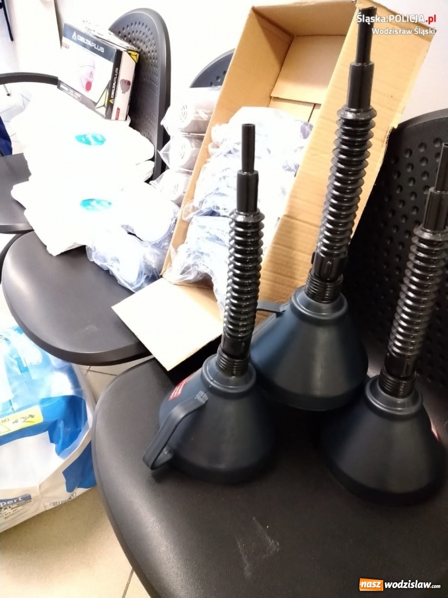 Zdjęcie w galerii na portalu naszwodzislaw.com: Kolejne środki ochrony sanitarnej trafiły do wodzisławskich policjantów wiadomości z regionu