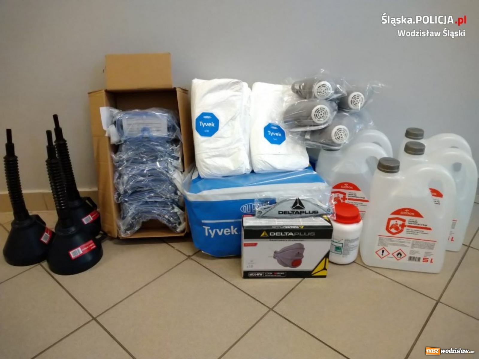 Zdjęcie w galerii na portalu naszwodzislaw.com: Kolejne środki ochrony sanitarnej trafiły do wodzisławskich policjantów wiadomości z regionu