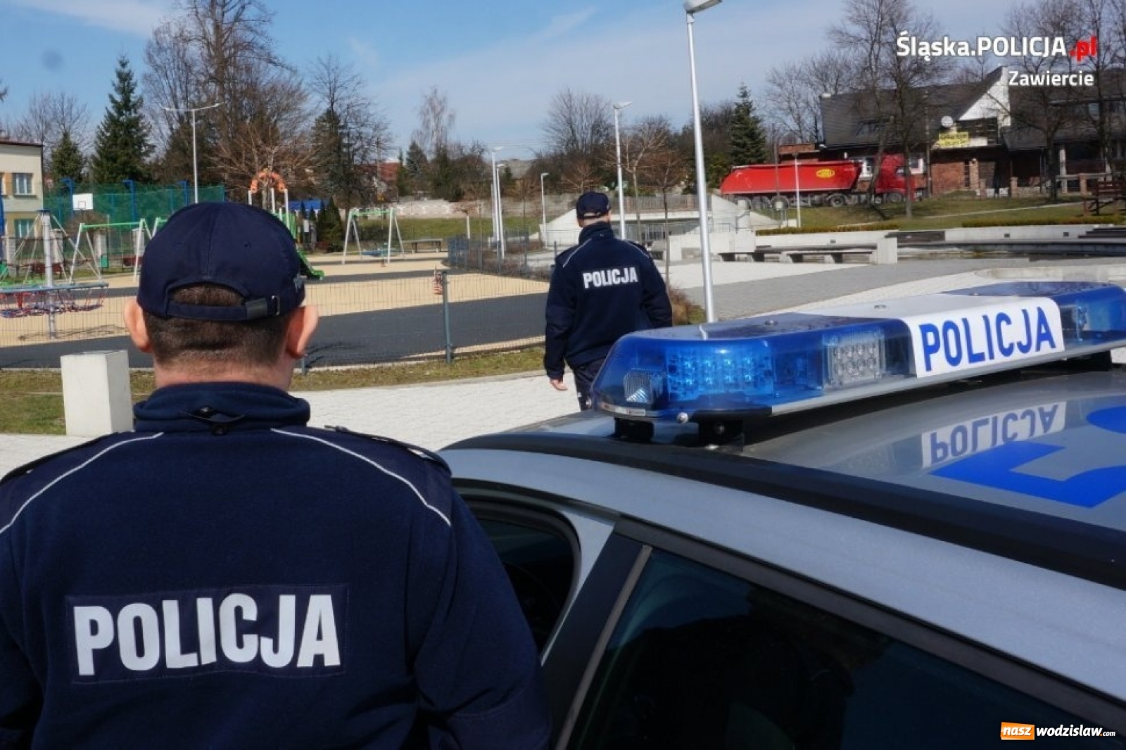 Zdjęcie w galerii na portalu naszwodzislaw.com: Mandaty i pouczenia. Sypią się kary za łamanie zakazu zgromadzeń! wiadomości z regionu