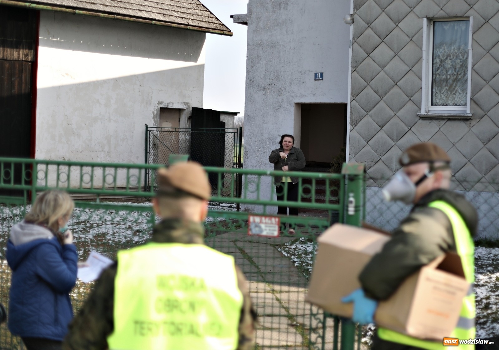 Zdjęcie w galerii na portalu naszwodzislaw.com: Śląscy terytorialsi rozwieźli już blisko siedem ton żywności wiadomości z regionu