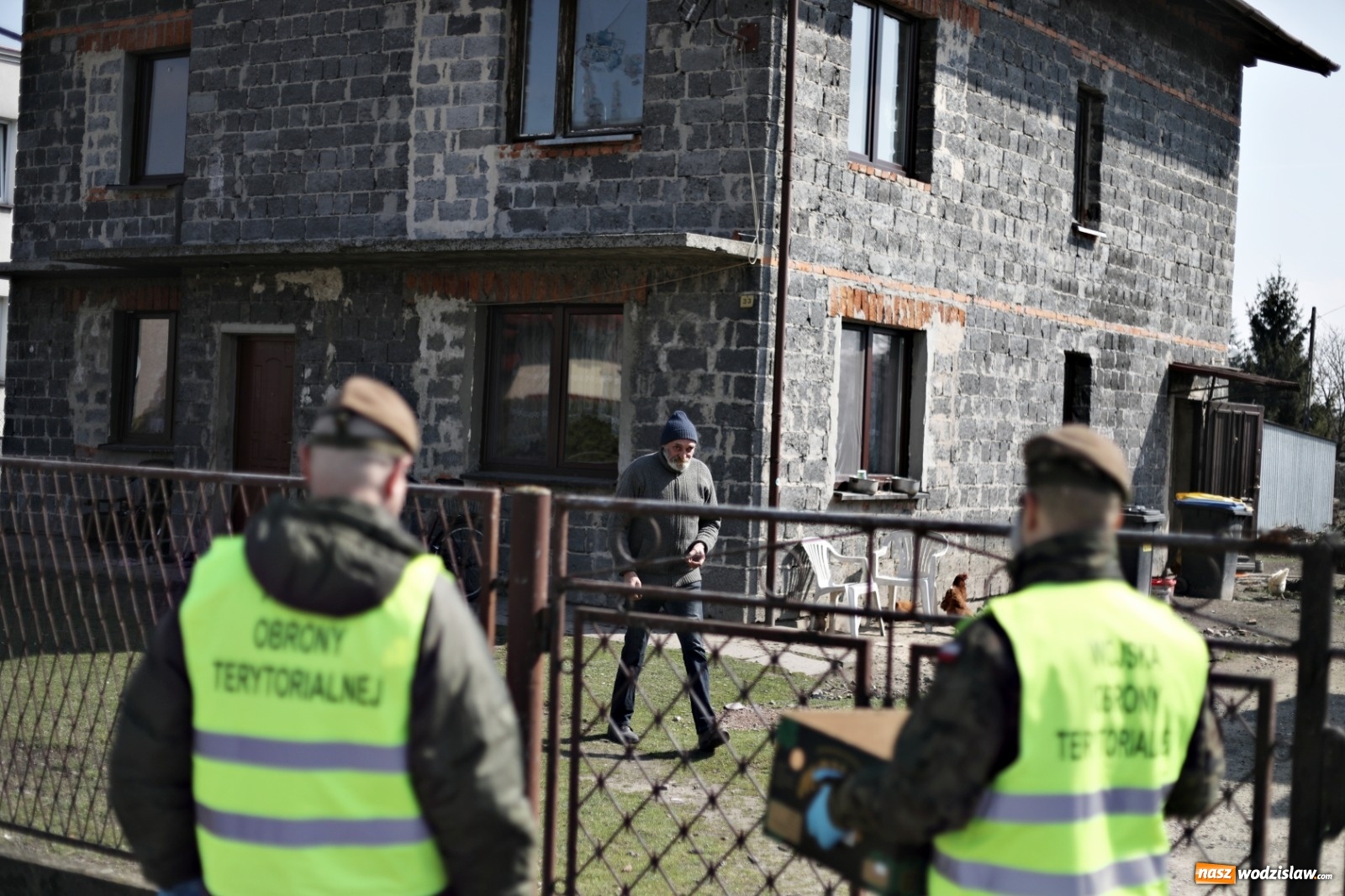 Zdjęcie w galerii na portalu naszwodzislaw.com: Śląscy terytorialsi rozwieźli już blisko siedem ton żywności wiadomości z regionu