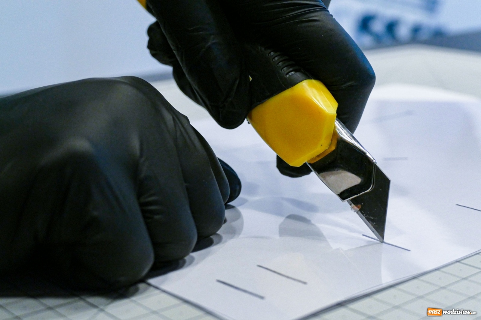 Zdjęcie w galerii na portalu naszwodzislaw.com: Dbajmy o siebie nawzajem! Koleje Śląskie produkują przyłbice dla szpitali wiadomości z regionu