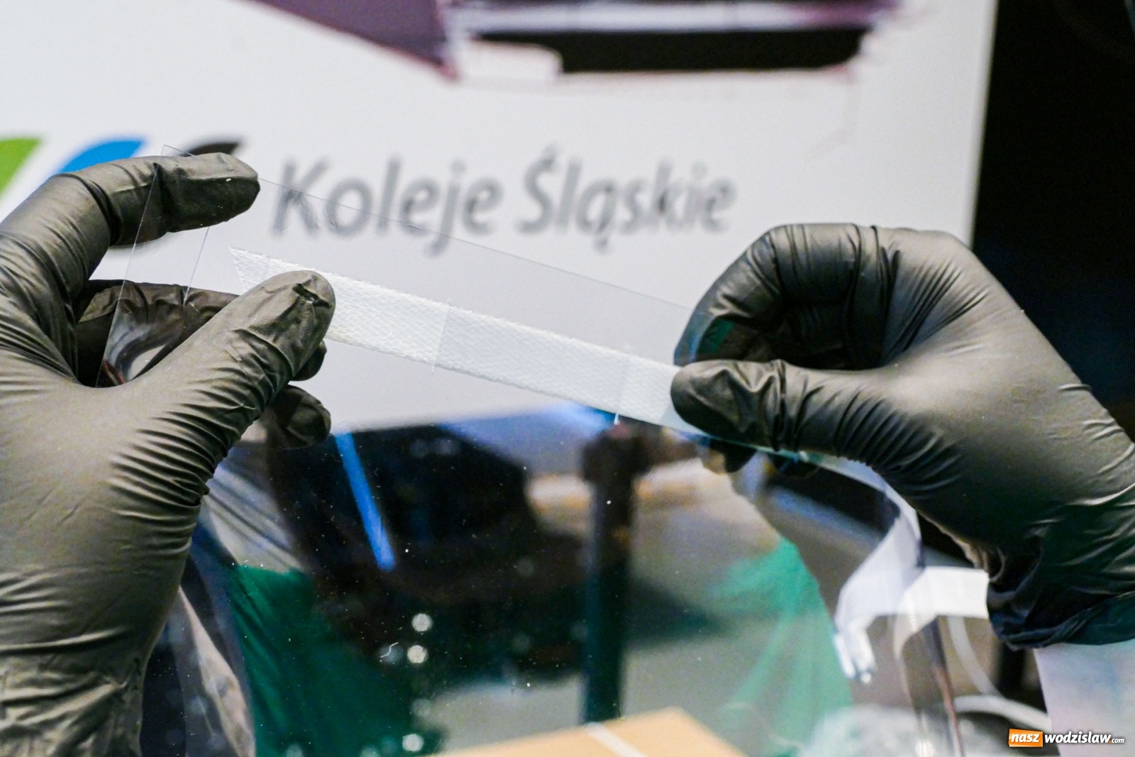 Zdjęcie w galerii na portalu naszwodzislaw.com: Dbajmy o siebie nawzajem! Koleje Śląskie produkują przyłbice dla szpitali wiadomości z regionu