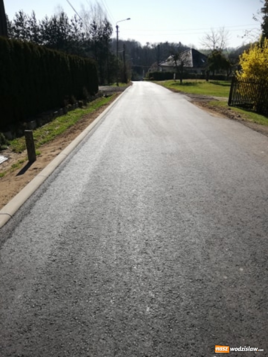 Zdjęcie w galerii na portalu naszwodzislaw.com: Remont odcinka ulicy Słonecznej w Gogołowej dobiegł końca wiadomości z regionu