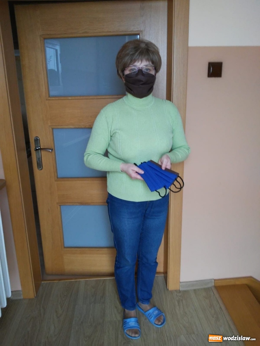 Zdjęcie w galerii na portalu naszwodzislaw.com: Do każdego domu w Mszanie trafią darmowe maseczki wiadomości z regionu