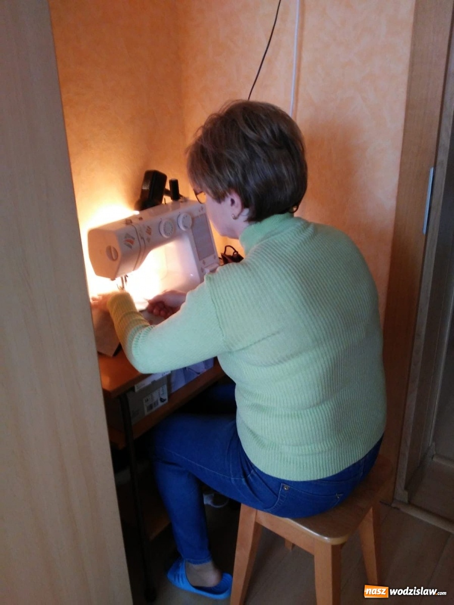 Zdjęcie w galerii na portalu naszwodzislaw.com: Do każdego domu w Mszanie trafią darmowe maseczki wiadomości z regionu