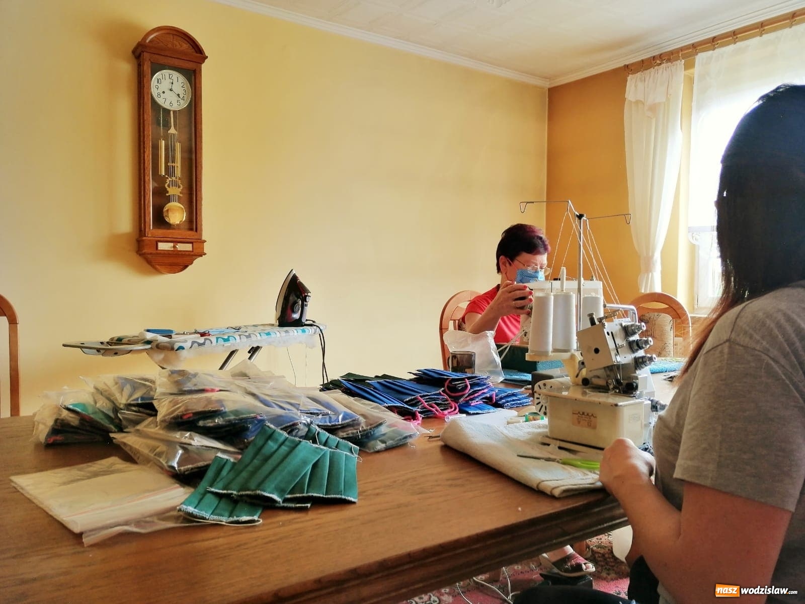 Zdjęcie w galerii na portalu naszwodzislaw.com: Do każdego domu w Mszanie trafią darmowe maseczki wiadomości z regionu