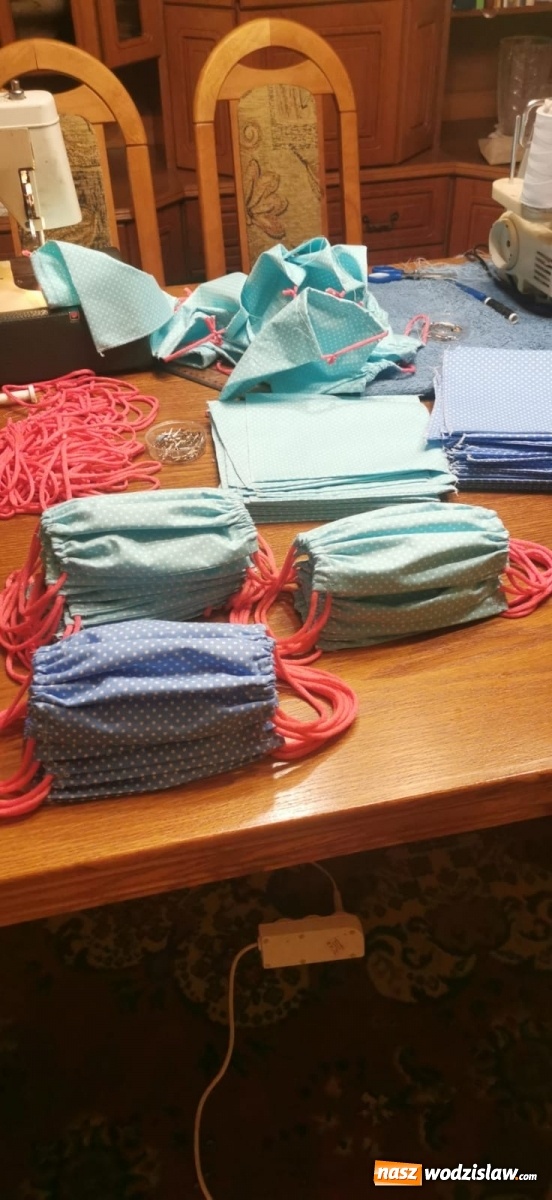 Zdjęcie w galerii na portalu naszwodzislaw.com: Do każdego domu w Mszanie trafią darmowe maseczki wiadomości z regionu