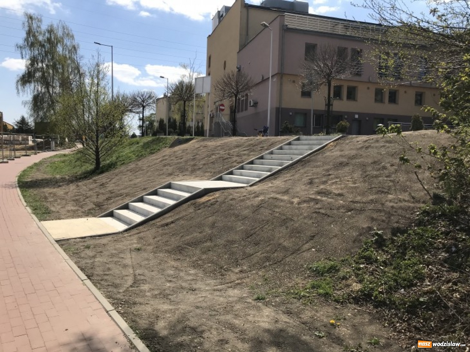 Zdjęcie w galerii na portalu naszwodzislaw.com: Trwają prace przy budowie tężni w Rydułtowach [FOTO] wiadomości z regionu