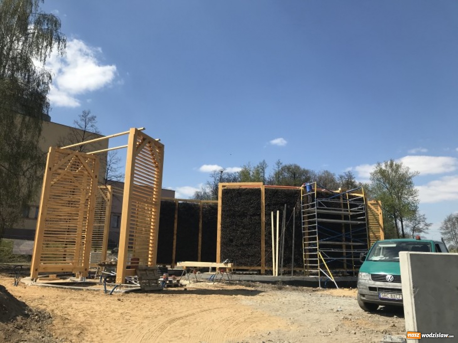 Zdjęcie w galerii na portalu naszwodzislaw.com: Trwają prace przy budowie tężni w Rydułtowach [FOTO] wiadomości z regionu