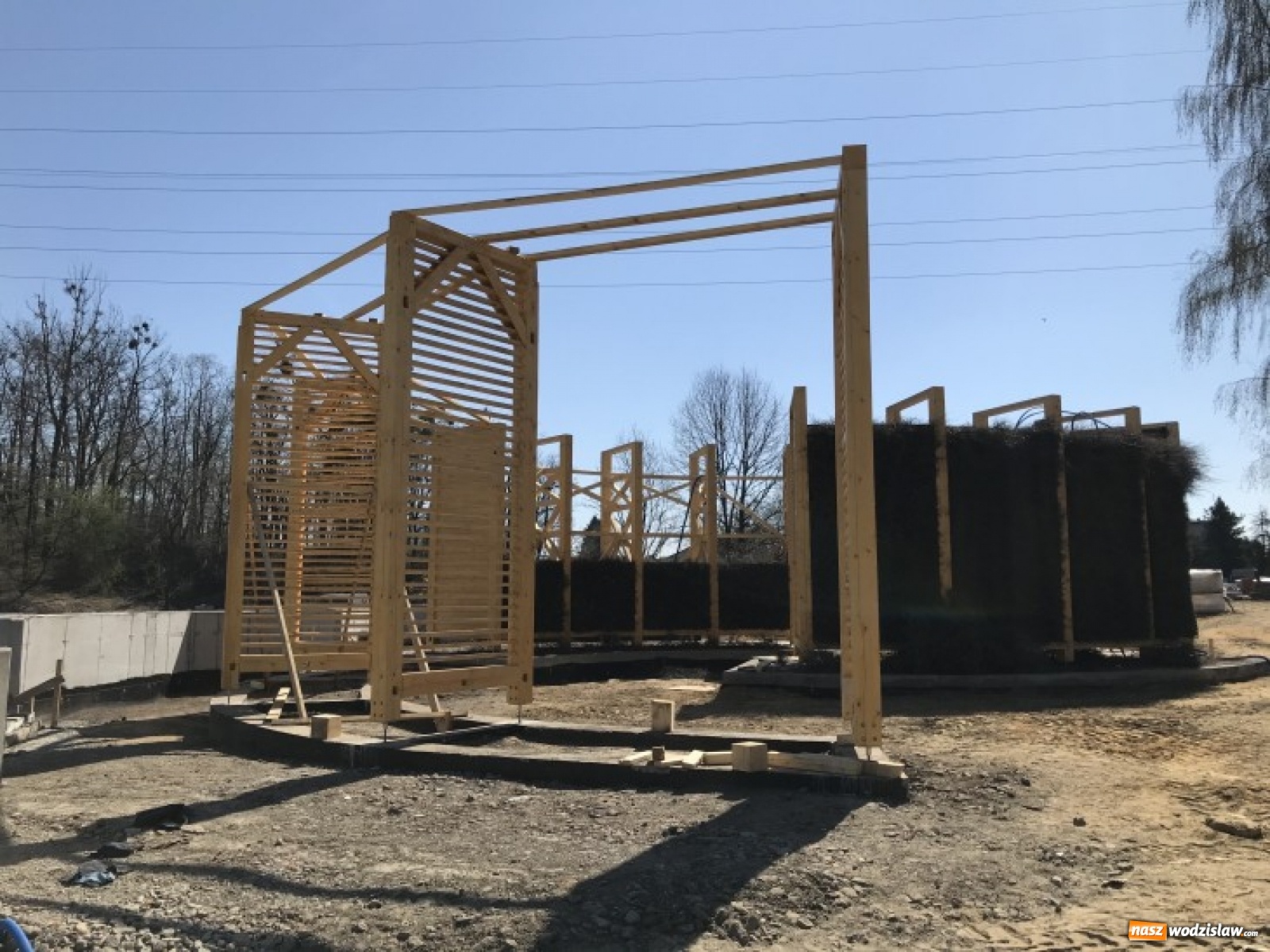 Zdjęcie w galerii na portalu naszwodzislaw.com: Trwają prace przy budowie tężni w Rydułtowach [FOTO] wiadomości z regionu