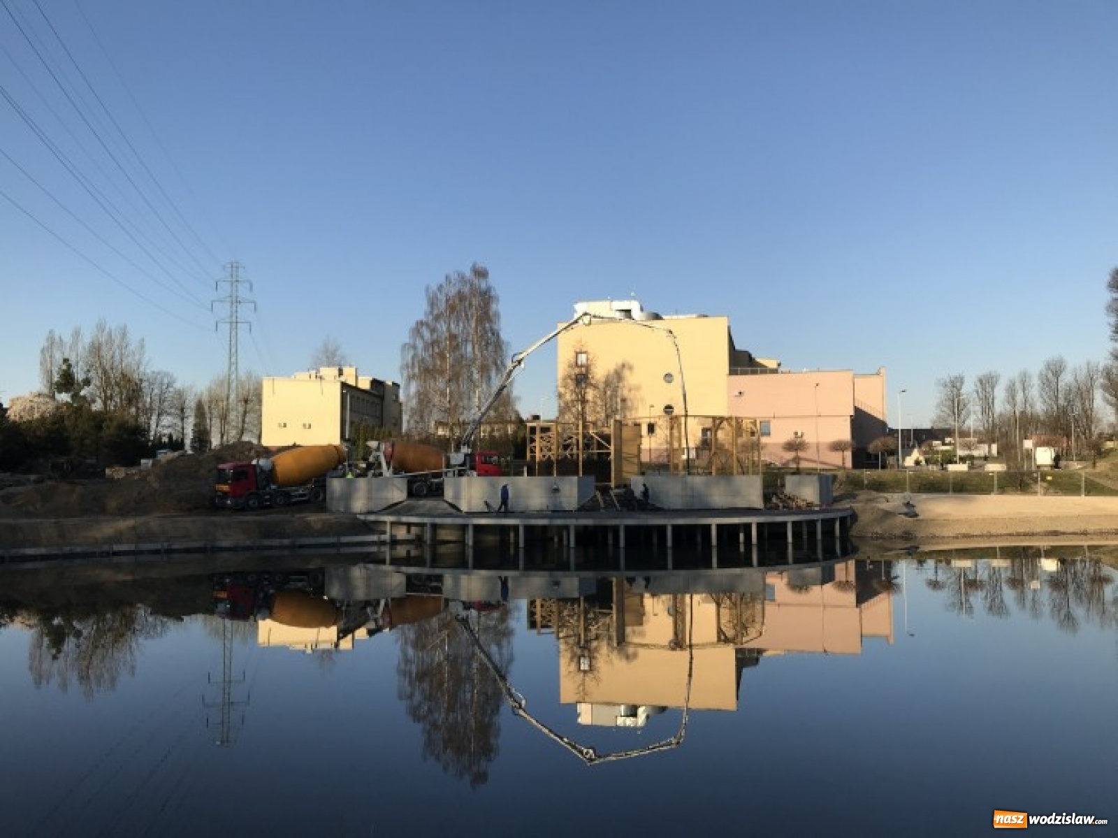 Zdjęcie w galerii na portalu naszwodzislaw.com: Trwają prace przy budowie tężni w Rydułtowach [FOTO] wiadomości z regionu