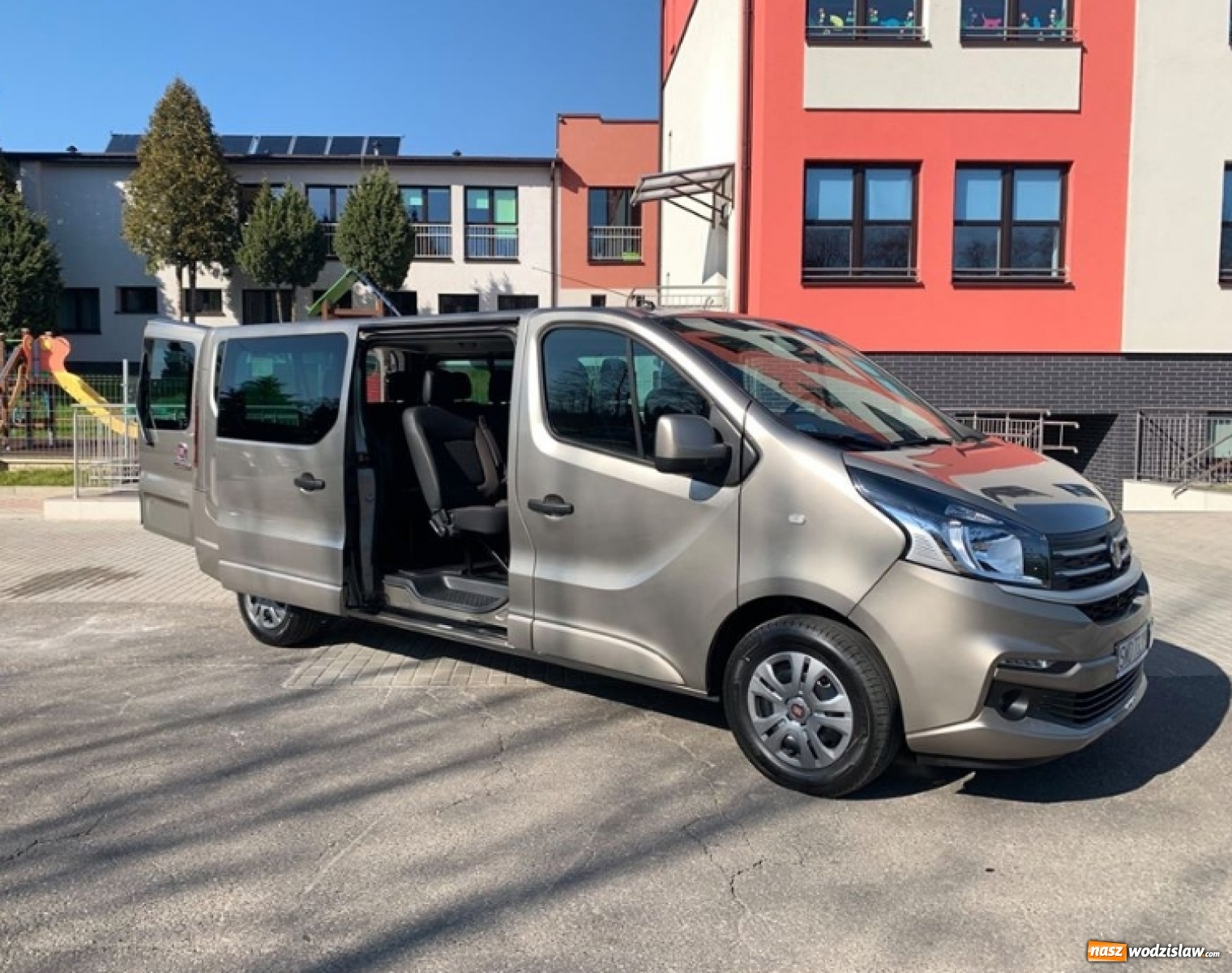 Zdjęcie w galerii na portalu naszwodzislaw.com: Gmina Mszana wymienia wyeksploatowany tabor samochodowy wiadomości z regionu