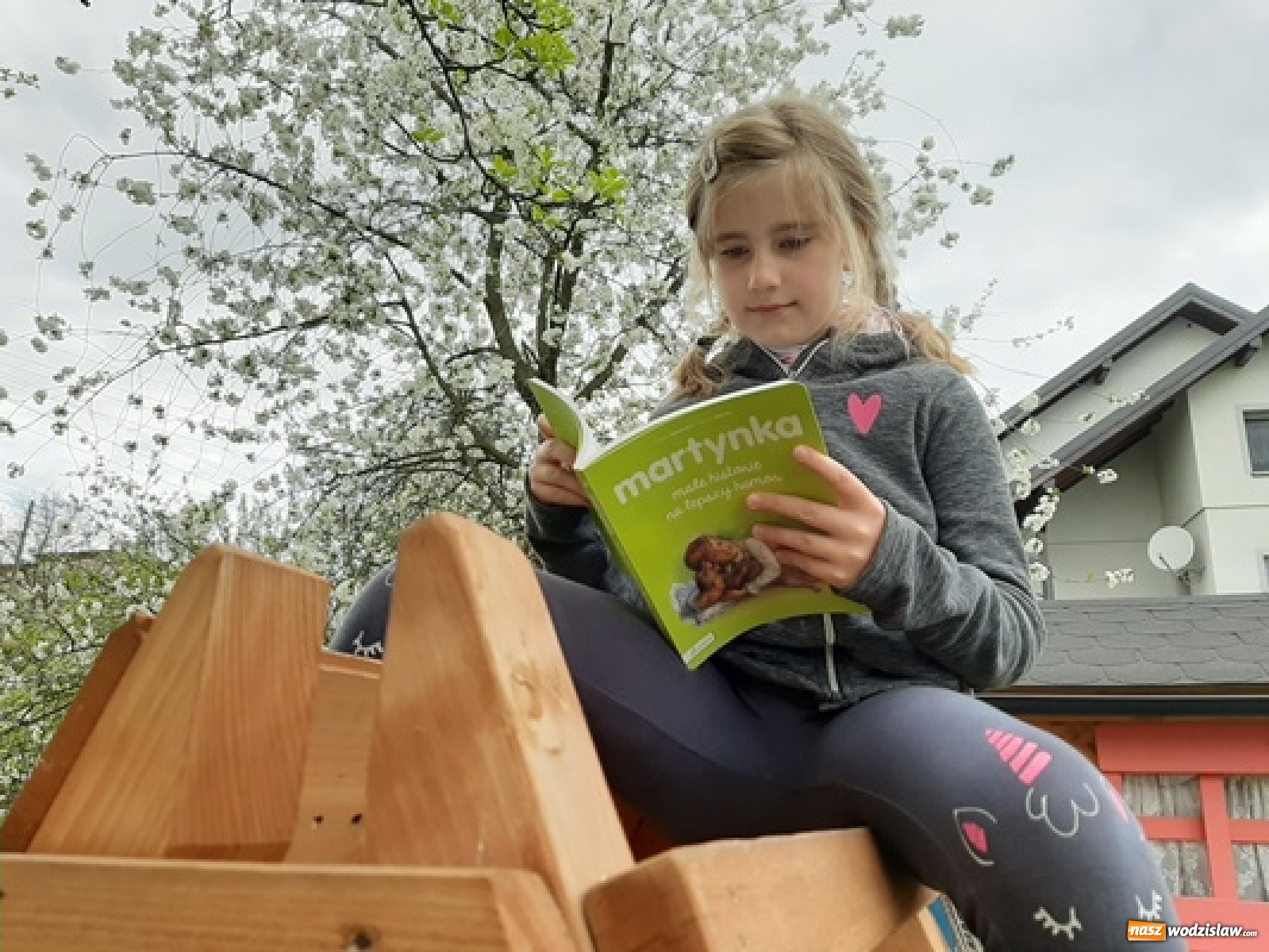 Zdjęcie w galerii na portalu naszwodzislaw.com: Dziś święto bibliotekarzy i bibliotek. Akcja Biblioteczka w Połomi wiadomości z regionu