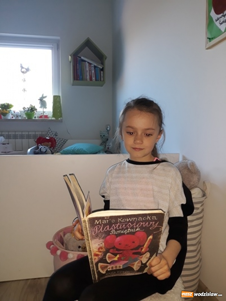 Zdjęcie w galerii na portalu naszwodzislaw.com: Dziś święto bibliotekarzy i bibliotek. Akcja Biblioteczka w Połomi wiadomości z regionu