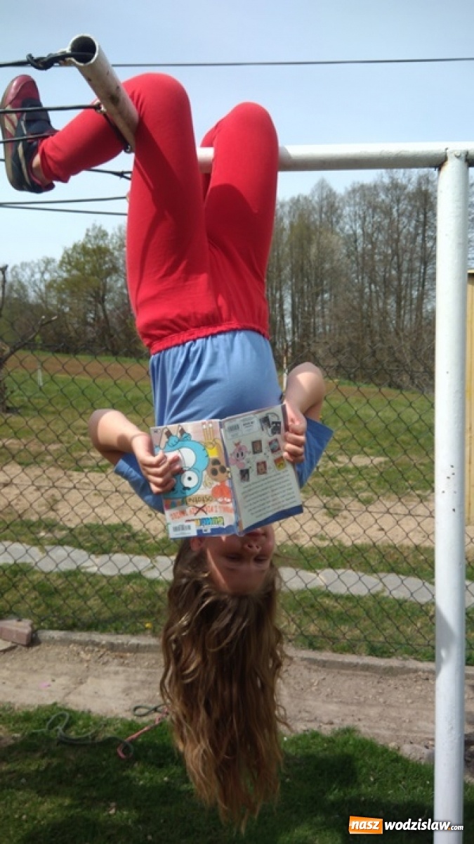 Zdjęcie w galerii na portalu naszwodzislaw.com: Dziś święto bibliotekarzy i bibliotek. Akcja Biblioteczka w Połomi wiadomości z regionu