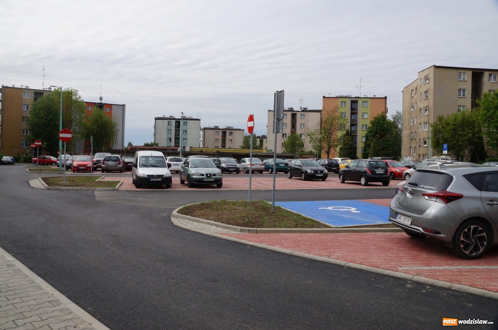 Zdjęcie w galerii na portalu naszwodzislaw.com: Zakończył się remont drogi na Placu Zwycięstwa wiadomości z regionu