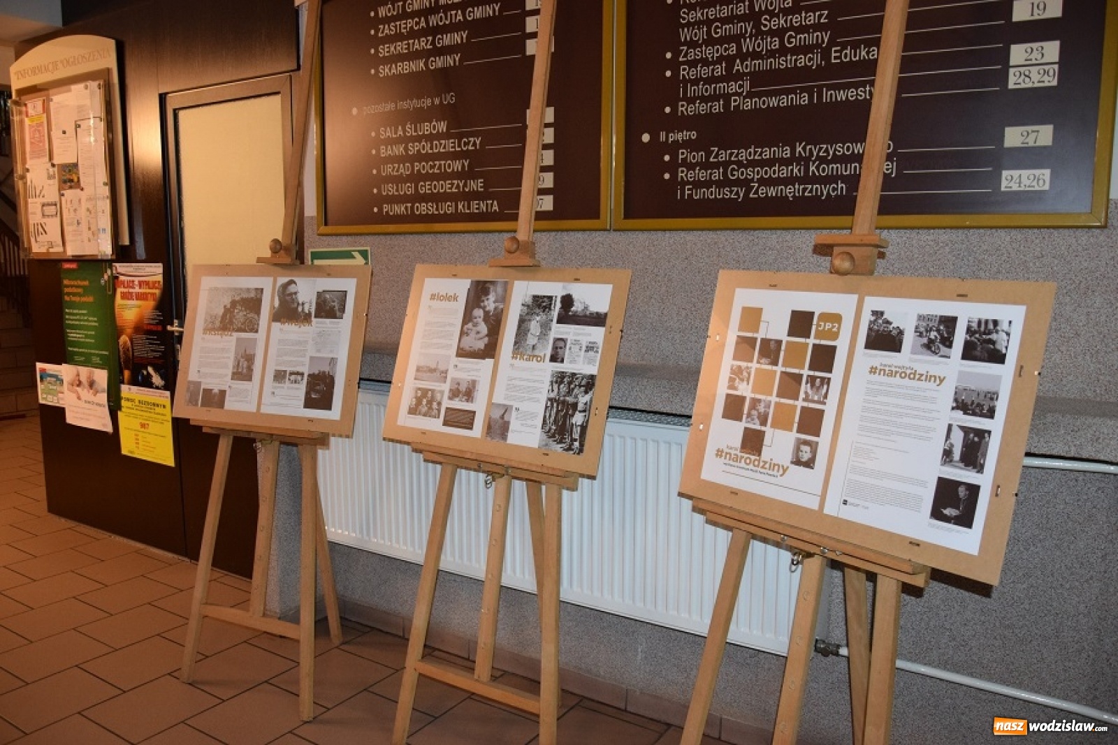 Zdjęcie w galerii na portalu naszwodzislaw.com: Setne urodziny Karola Wojtyły. Specjalna wystawa w holu UG Mszana wiadomości z regionu