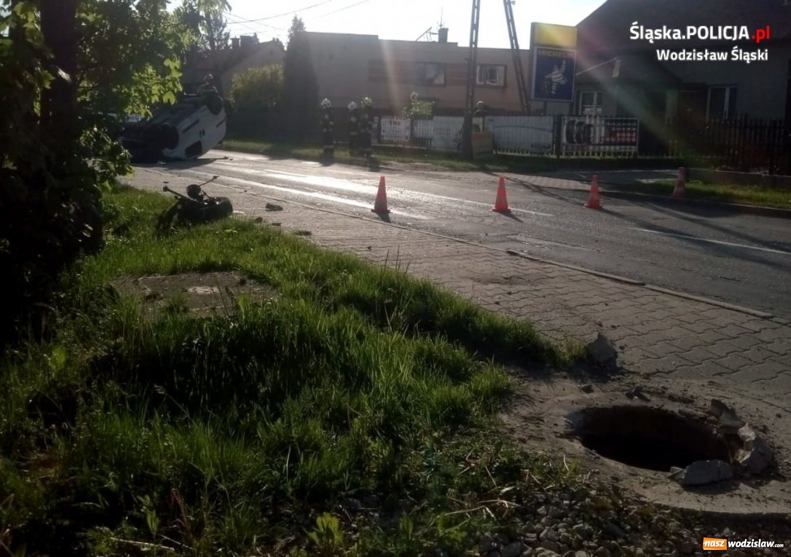 Zdjęcie w galerii na portalu naszwodzislaw.com: Szaleńcza jazda pijanej kobiety zakończona dachowaniem [FOTO] wiadomości z regionu