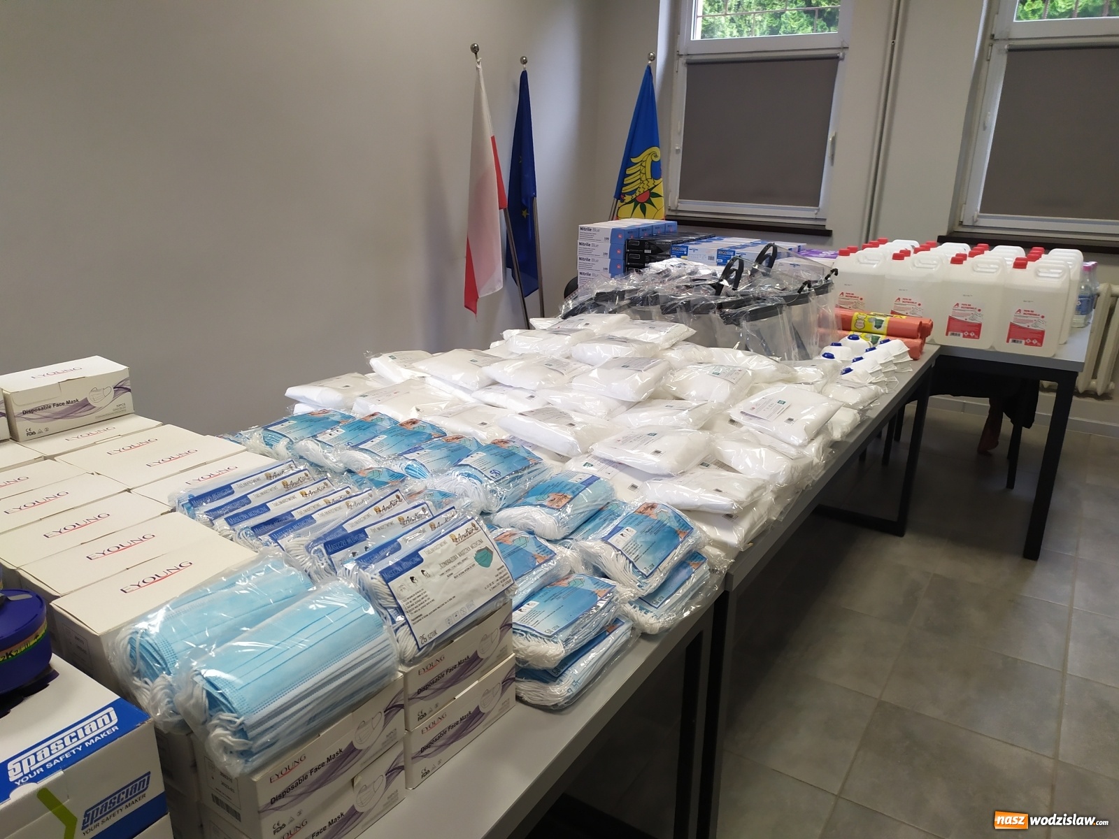 Zdjęcie w galerii na portalu naszwodzislaw.com: Do wodzisławskich przedszkoli trafiło wyposażenie ochronne wiadomości z regionu