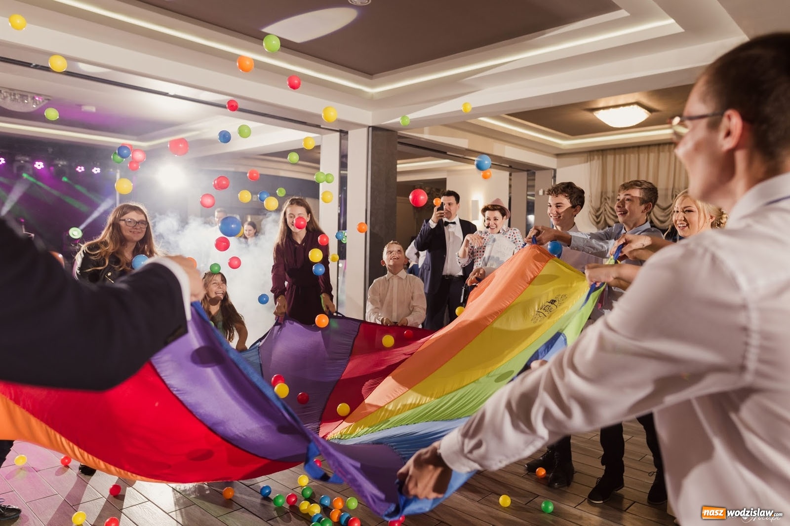 Zdjęcie w galerii na portalu naszwodzislaw.com: #hot16challenge2 - RAP z Gramofonu wiadomości z regionu