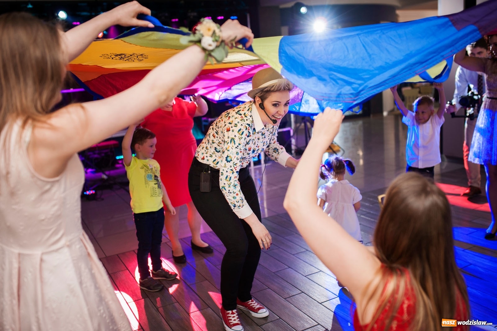 Zdjęcie w galerii na portalu naszwodzislaw.com: #hot16challenge2 - RAP z Gramofonu wiadomości z regionu