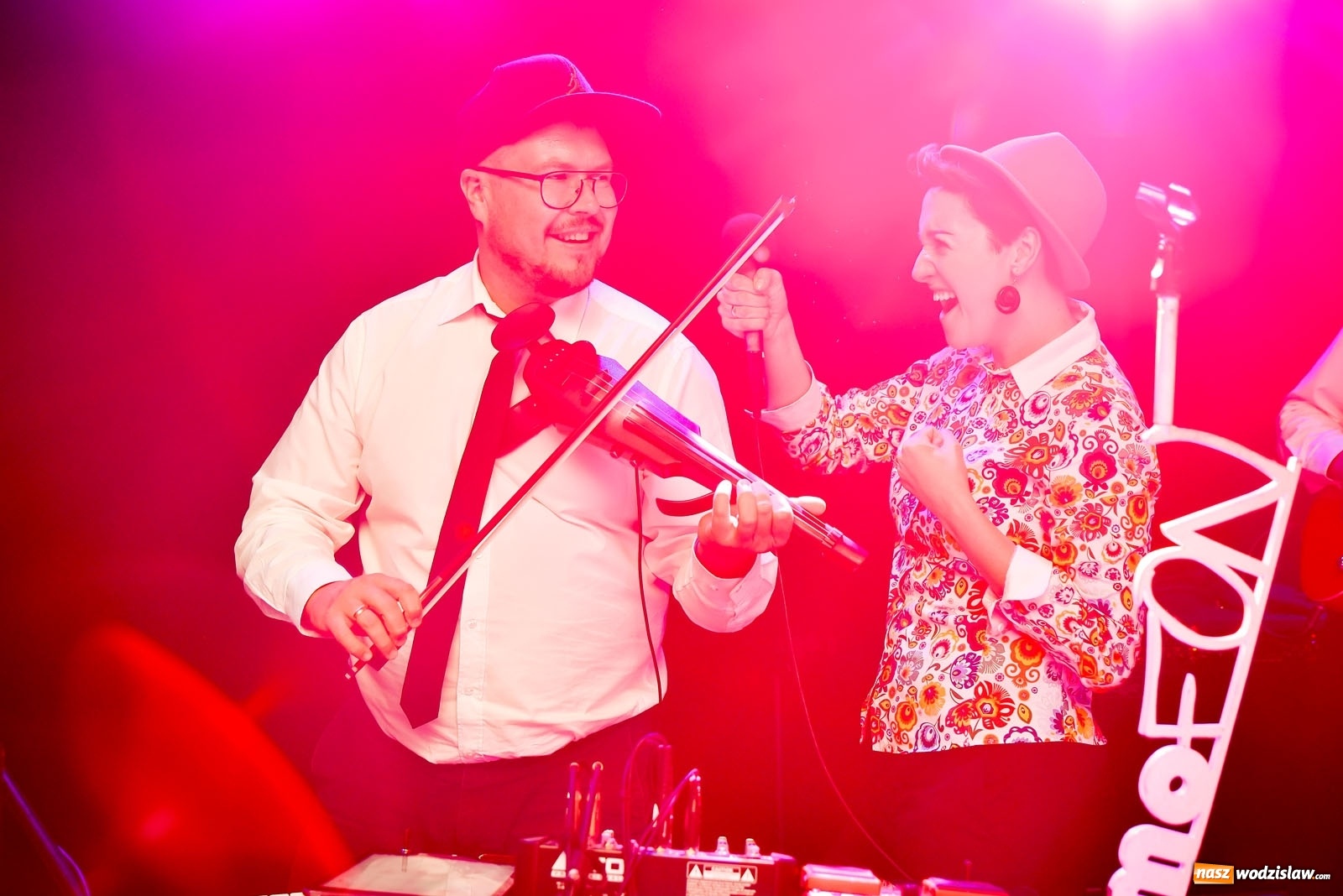 Zdjęcie w galerii na portalu naszwodzislaw.com: #hot16challenge2 - RAP z Gramofonu wiadomości z regionu