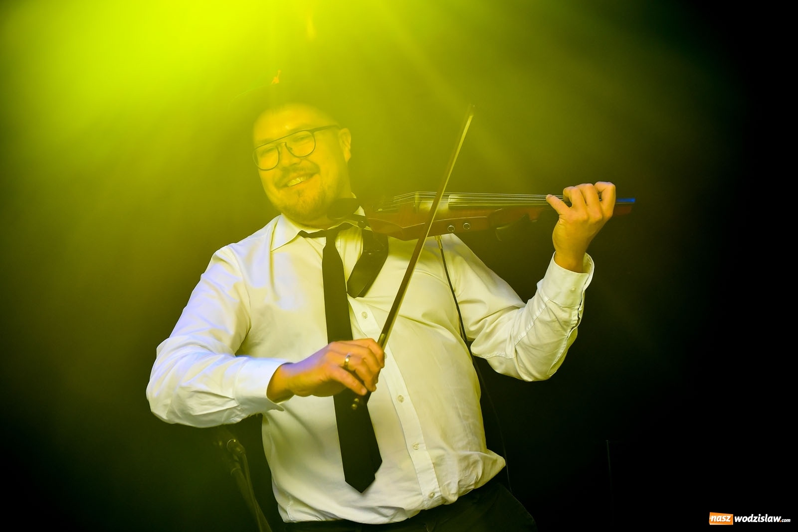 Zdjęcie w galerii na portalu naszwodzislaw.com: #hot16challenge2 - RAP z Gramofonu wiadomości z regionu