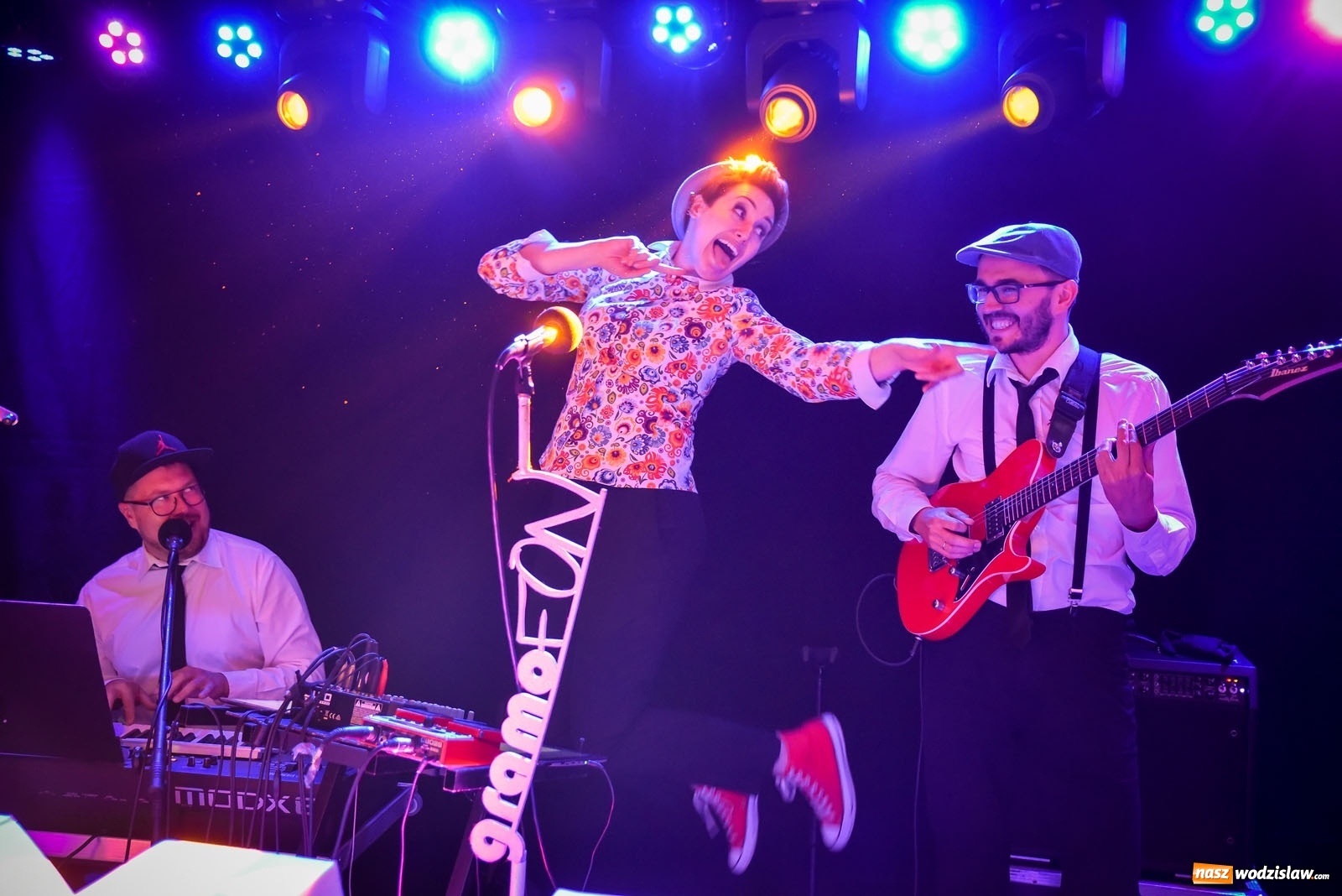 Zdjęcie w galerii na portalu naszwodzislaw.com: #hot16challenge2 - RAP z Gramofonu wiadomości z regionu