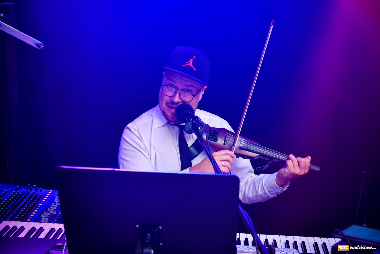 Zdjęcie w galerii na portalu naszwodzislaw.com: #hot16challenge2 - RAP z Gramofonu wiadomości z regionu