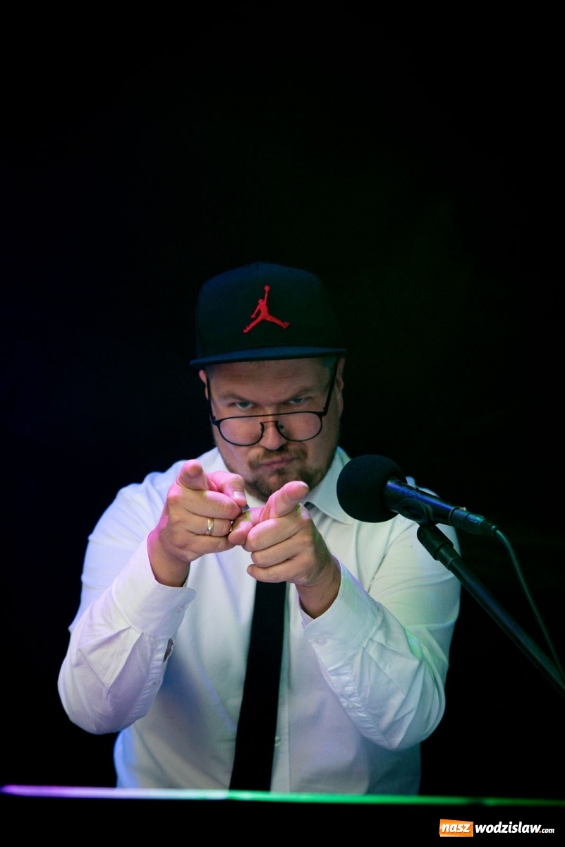 Zdjęcie w galerii na portalu naszwodzislaw.com: #hot16challenge2 - RAP z Gramofonu wiadomości z regionu