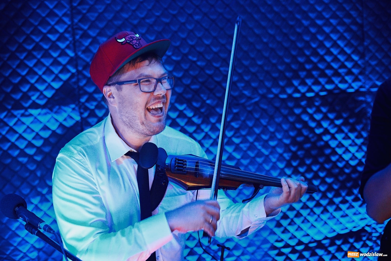 Zdjęcie w galerii na portalu naszwodzislaw.com: #hot16challenge2 - RAP z Gramofonu wiadomości z regionu