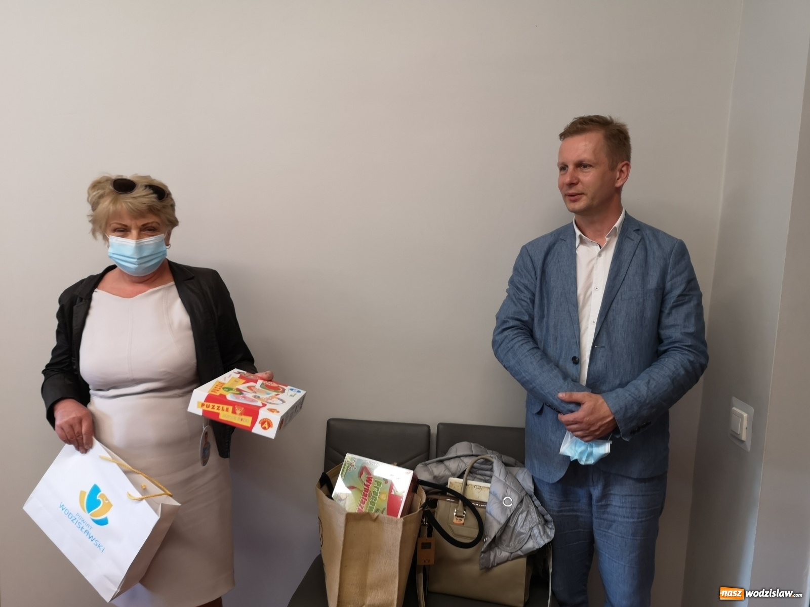 Zdjęcie w galerii na portalu naszwodzislaw.com: Niespodzianka starostwa dla małych pacjentów szpitala wiadomości z regionu