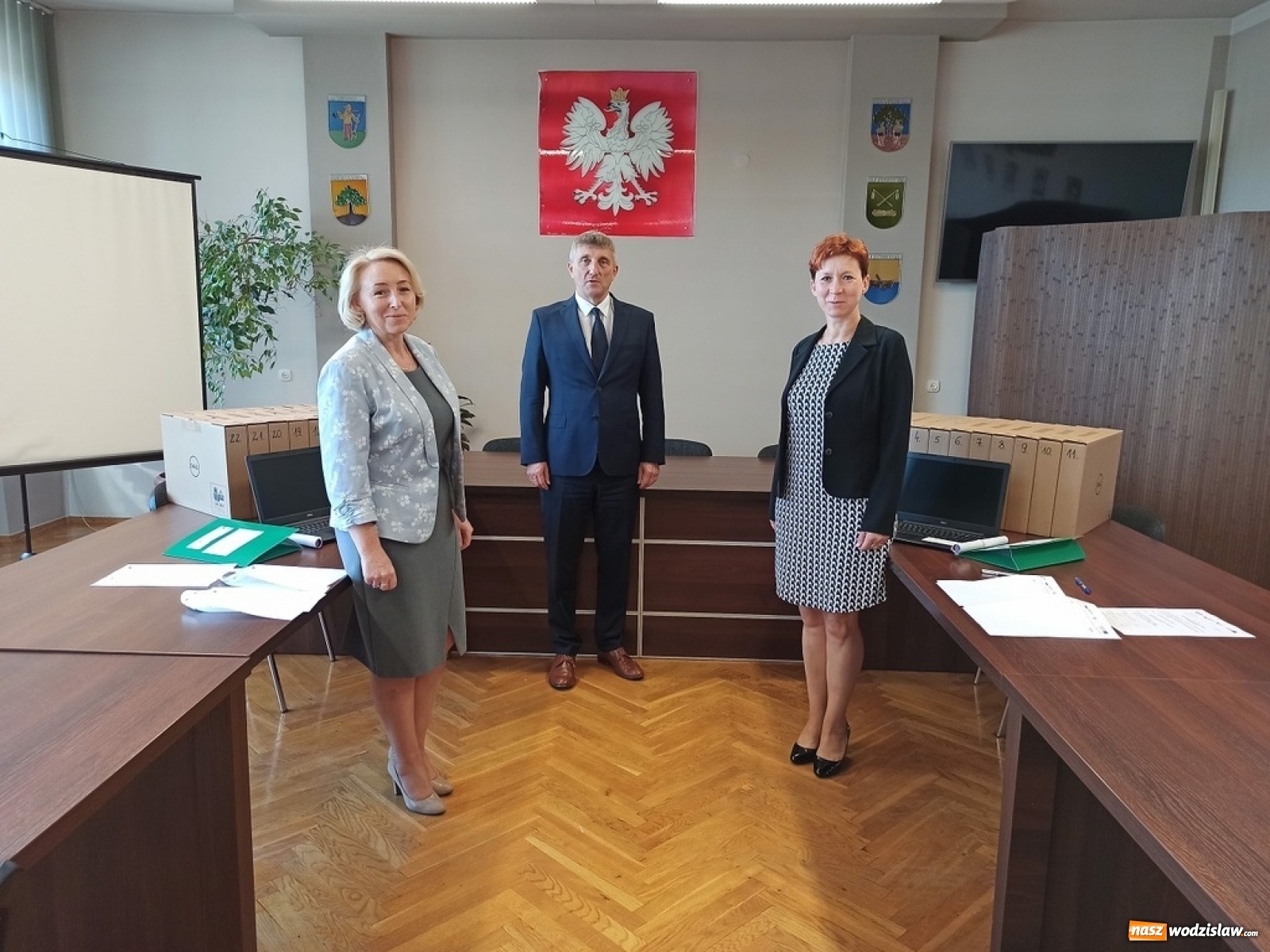 Zdjęcie w galerii na portalu naszwodzislaw.com: Gmina przekazała laptopy szkołom w Lubomi i Syryni wiadomości z regionu